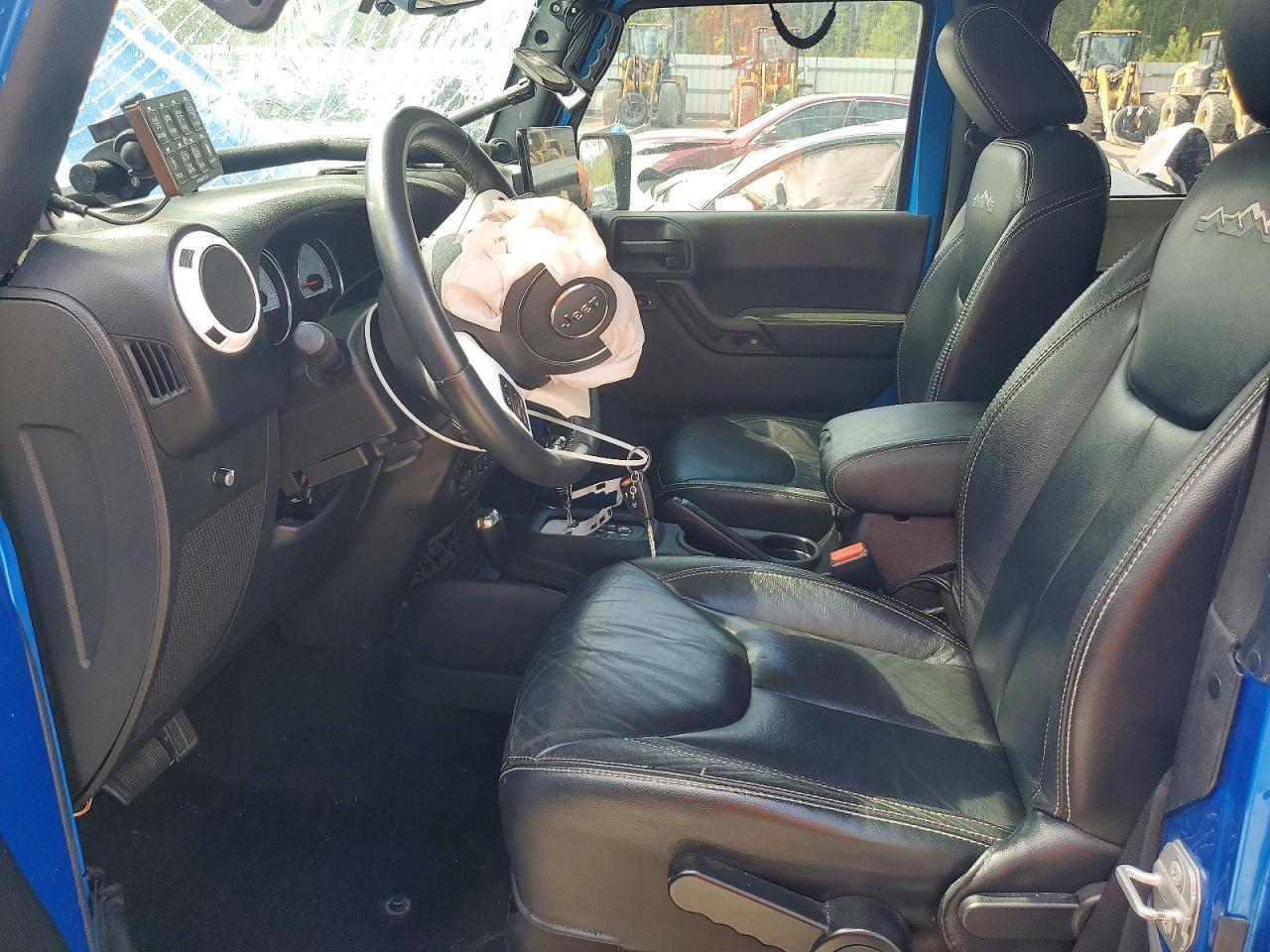 2014 Jeep Wrangler Sahara - zdjęcie 7