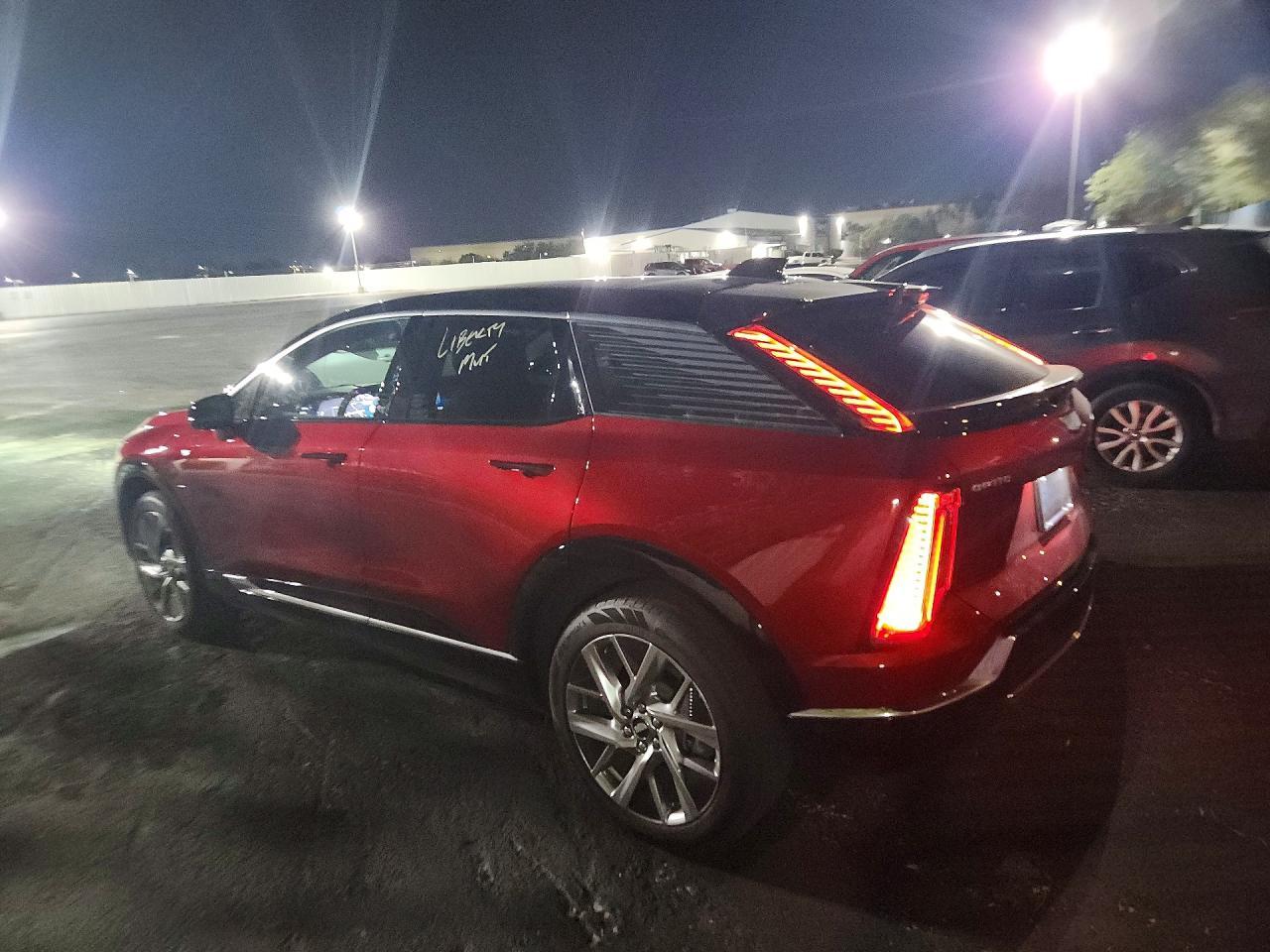 2025 Cadillac Optiq Luxury - zdjęcie 2