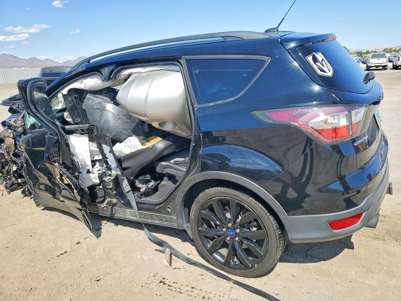 2017 Ford Escape Titanium - zdjęcie 2