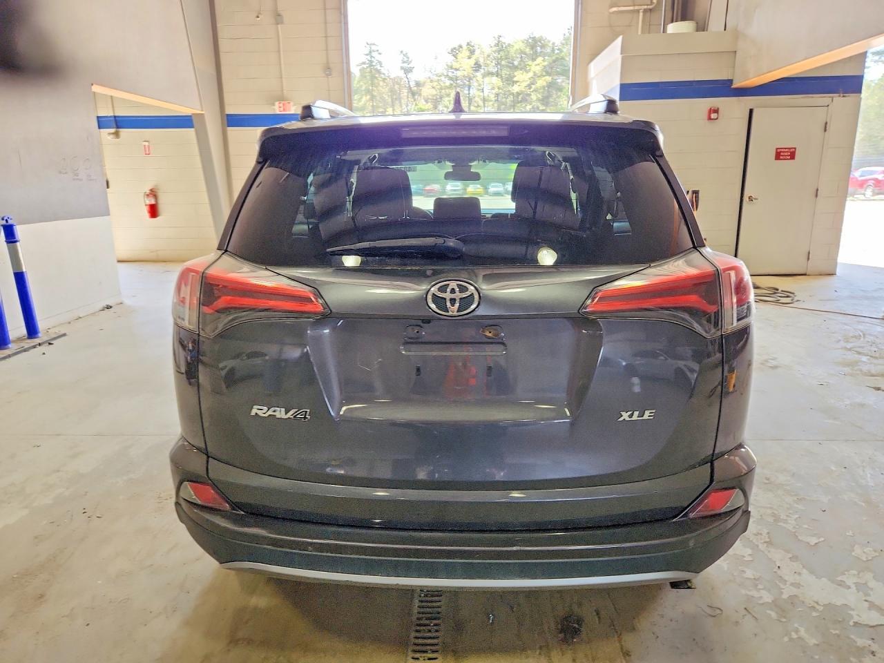 2017 Toyota Rav4 Xle - zdjęcie 6