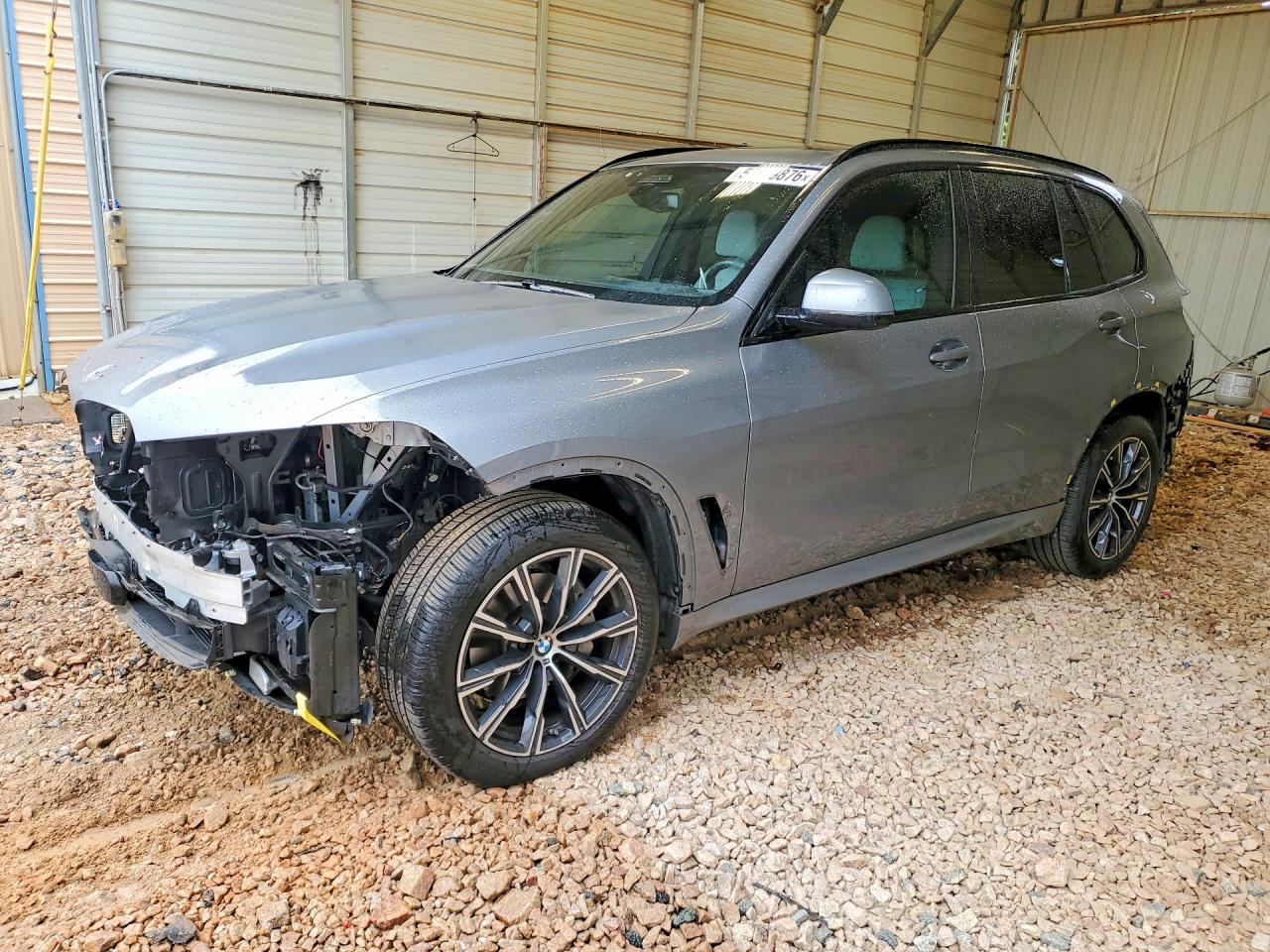 2024 BMW X5 xDrive40I - zdjęcie główne