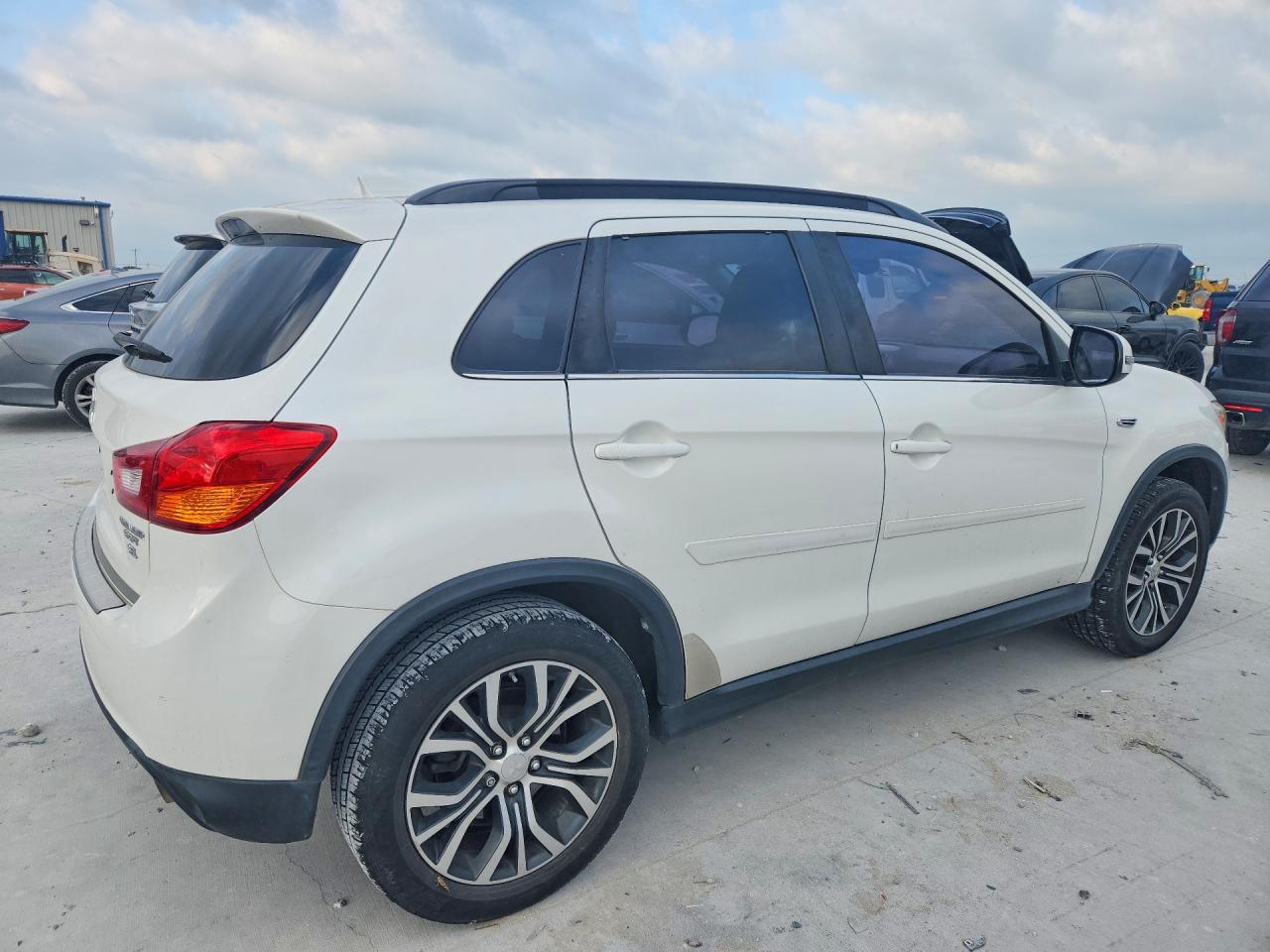 2017 Mitsubishi Outlander Sport Sel - zdjęcie 3