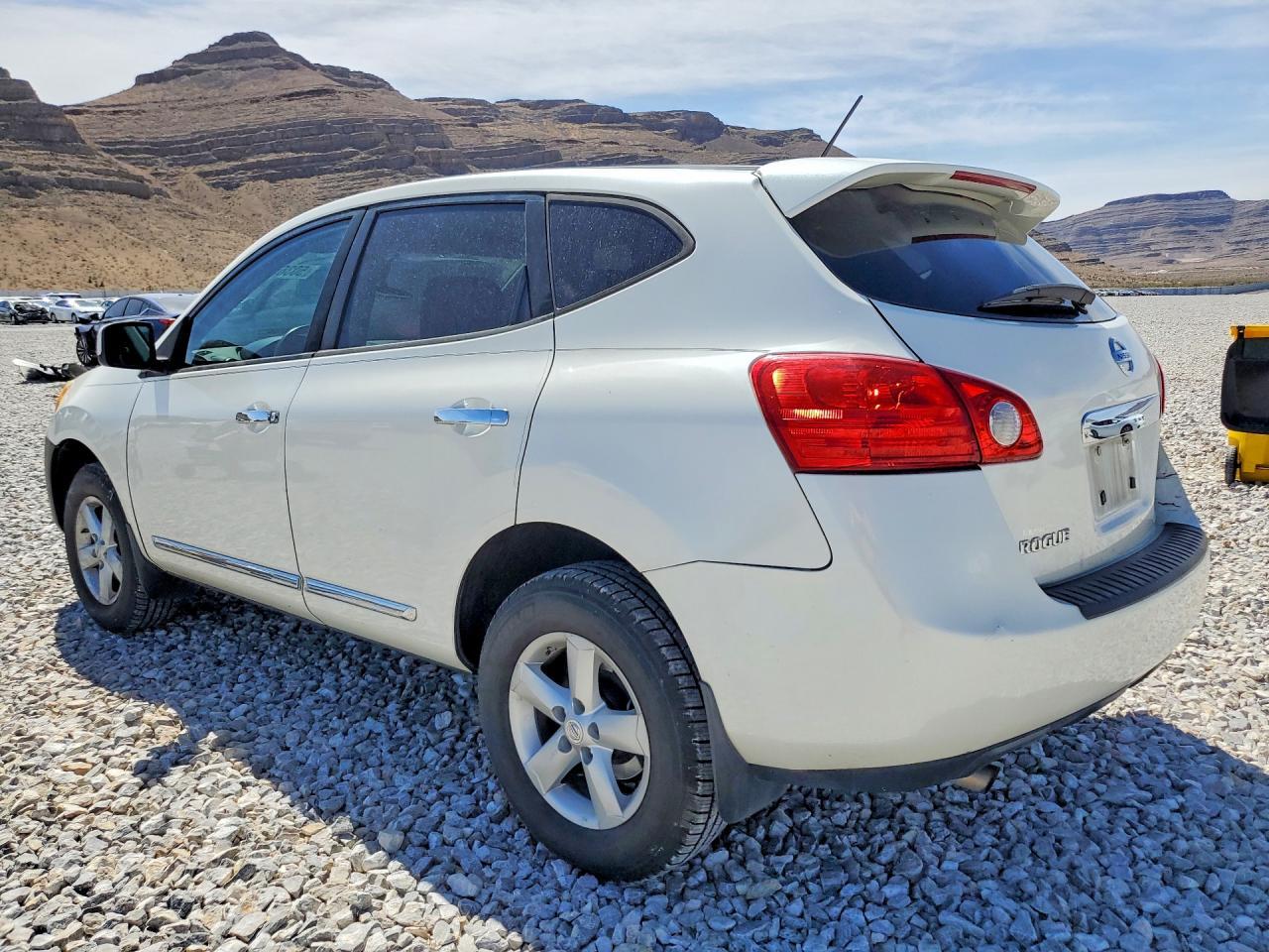 2013 Nissan Rogue S - zdjęcie 2