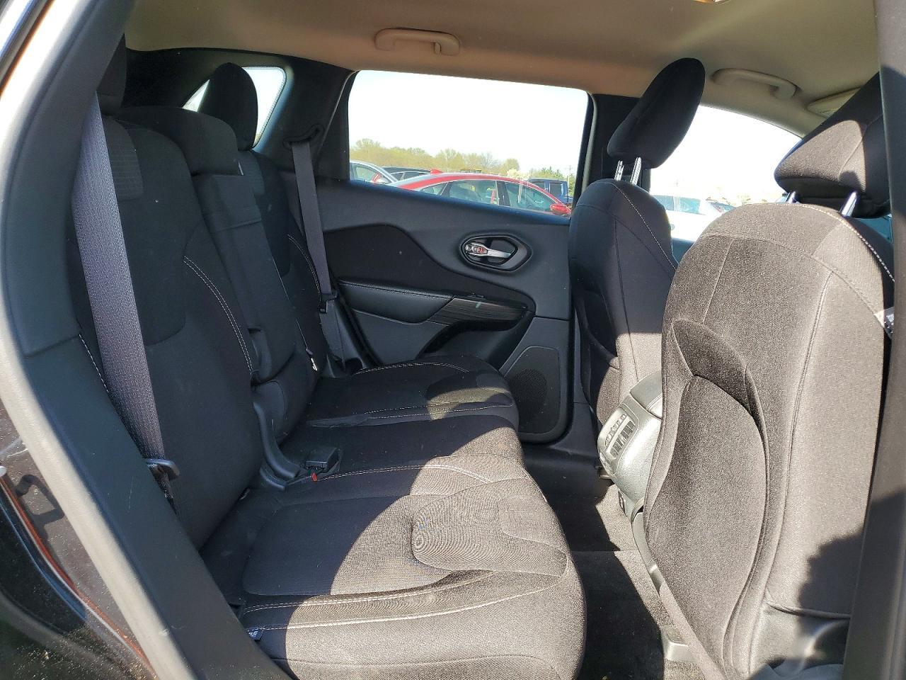 2015 Jeep Cherokee Latitude - zdjęcie 11