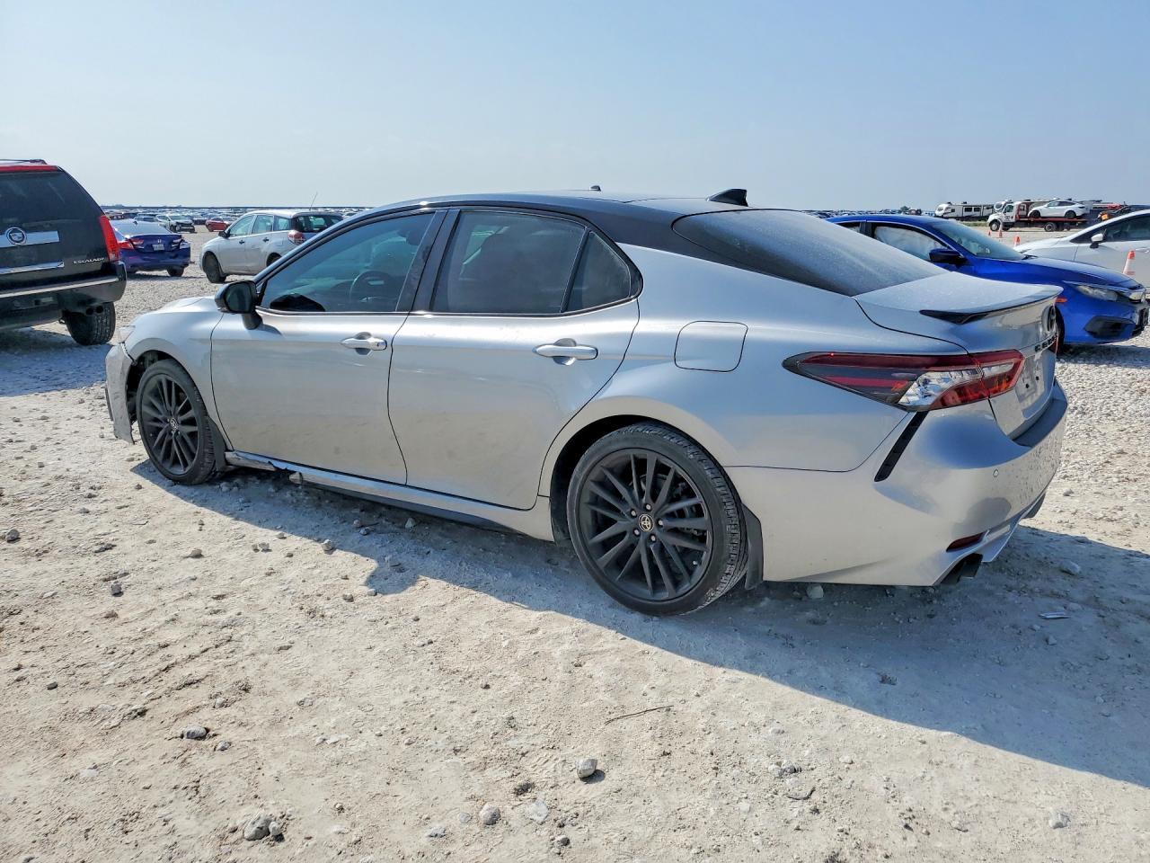 2024 Toyota Camry Xse V6 - zdjęcie 2
