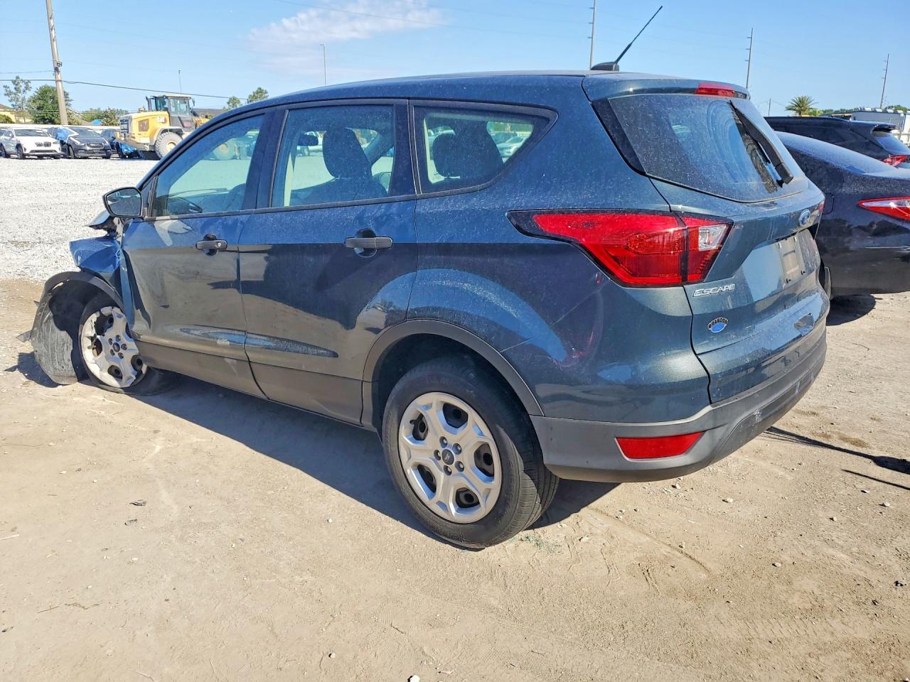 2019 Ford Escape S - zdjęcie 2