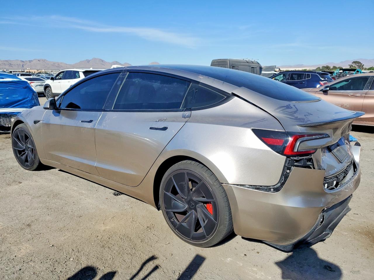 2024 Tesla Model 3 - zdjęcie 2