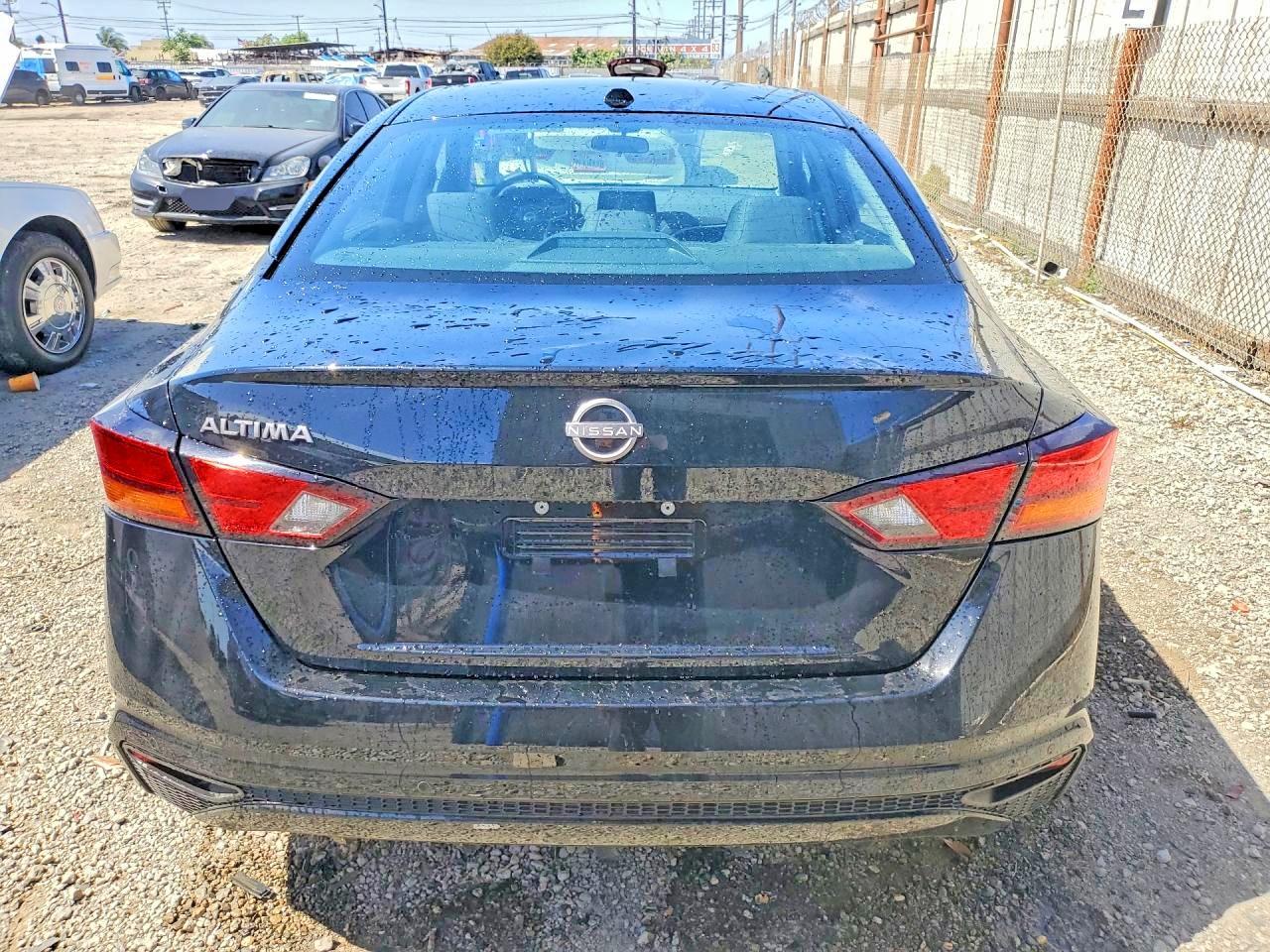 2025 Nissan Altima Sv - zdjęcie 6