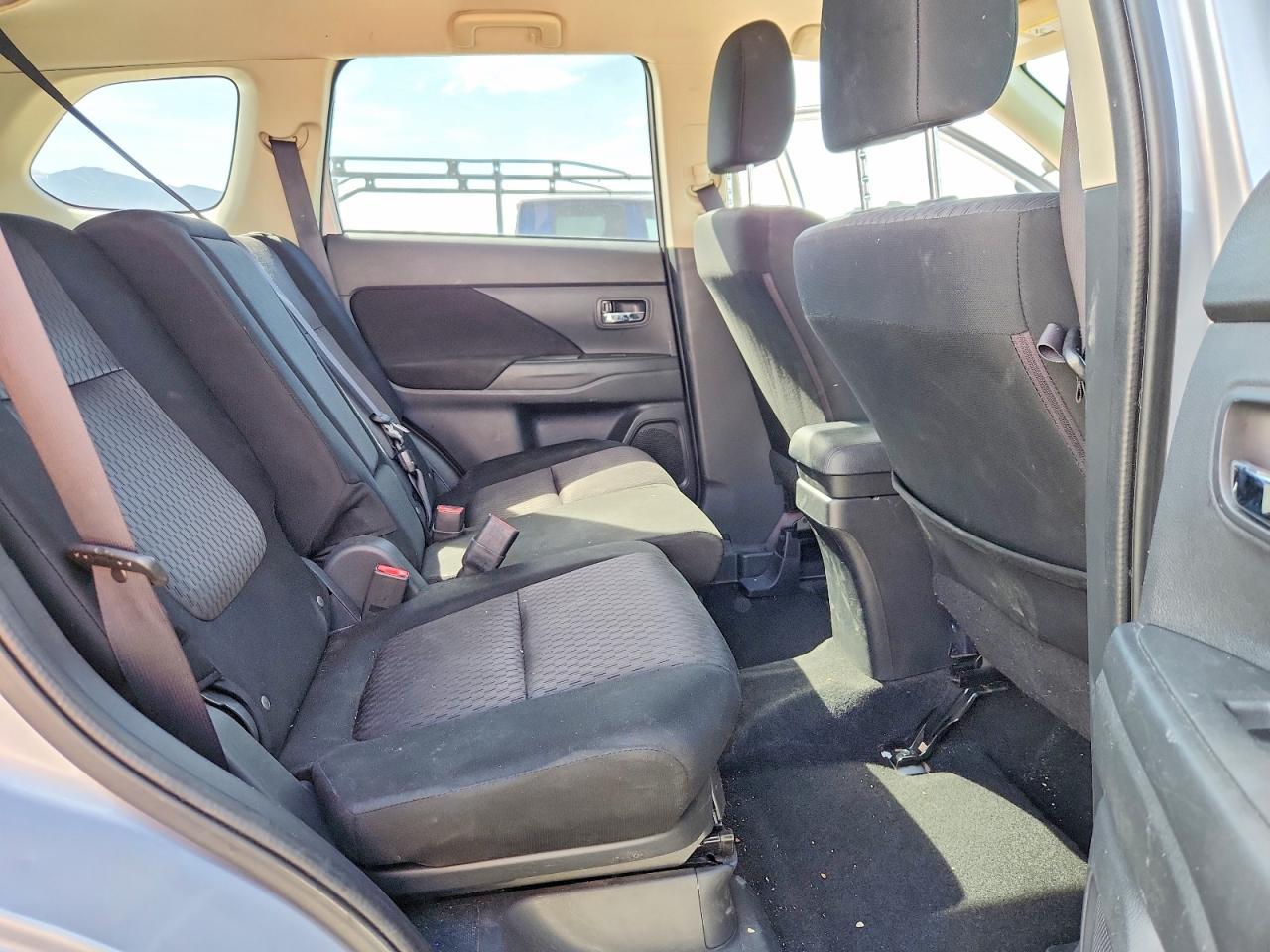 2014 Mitsubishi Outlander Se - zdjęcie 10