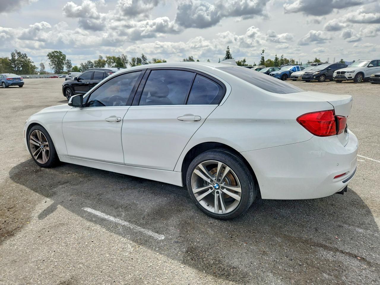 2017 BMW 330 I - zdjęcie 2