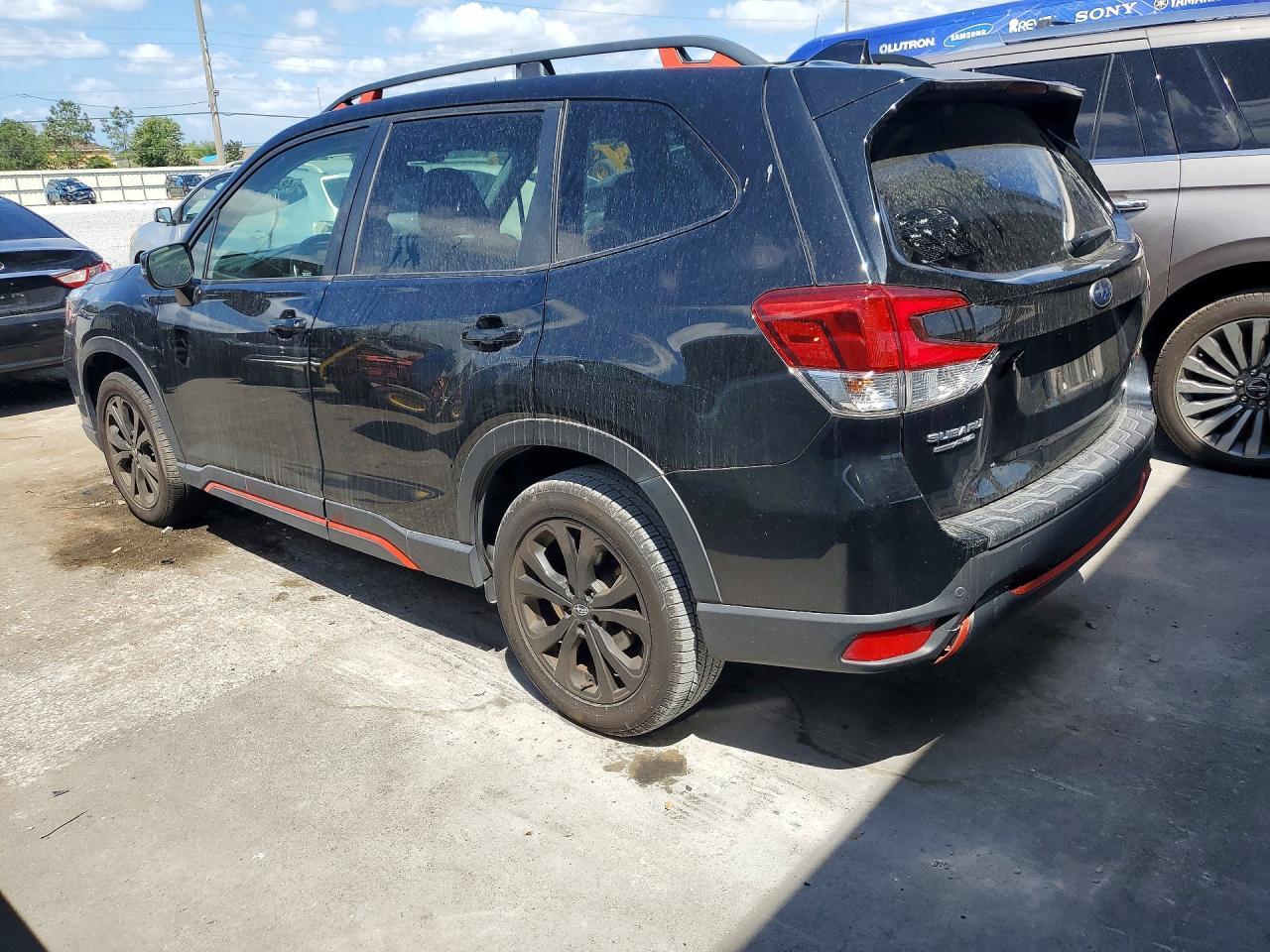 2021 Subaru Forester Sport - zdjęcie 2