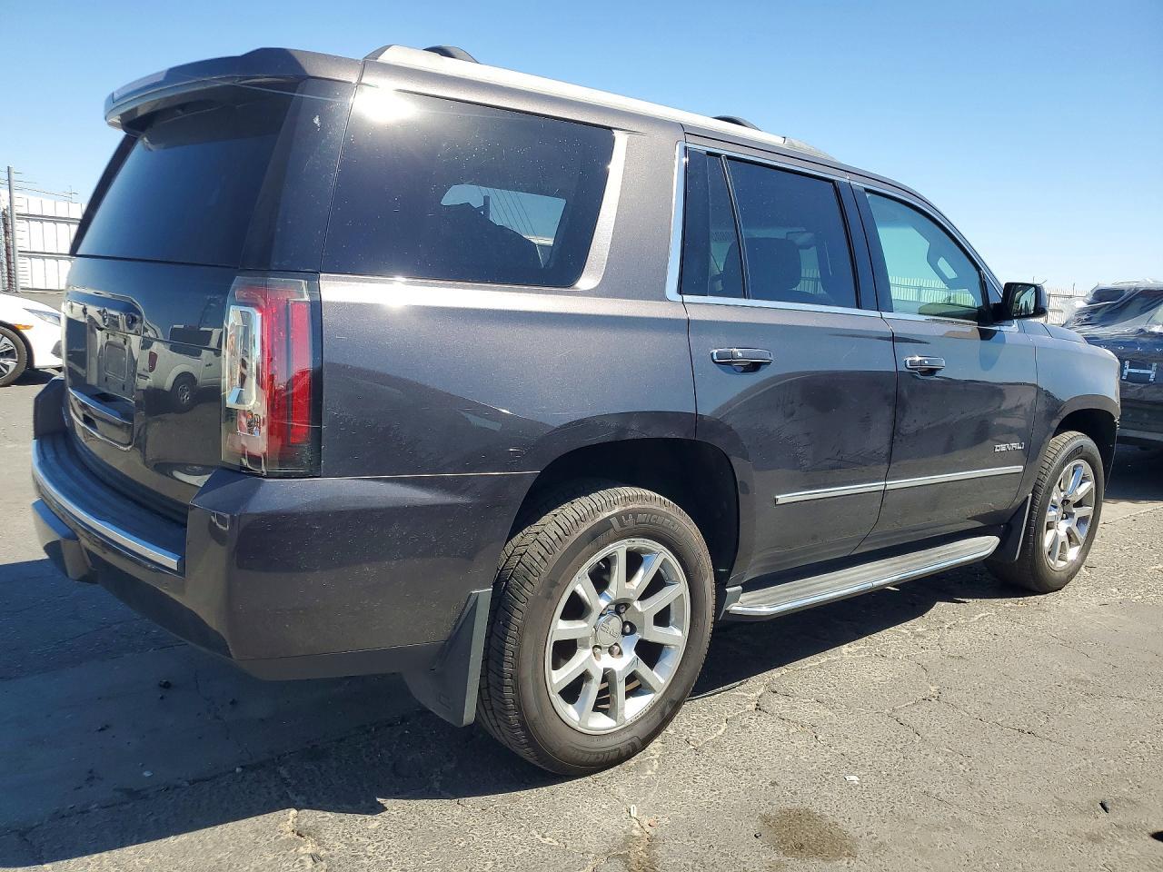 2017 GMC Yukon Denali - zdjęcie 3