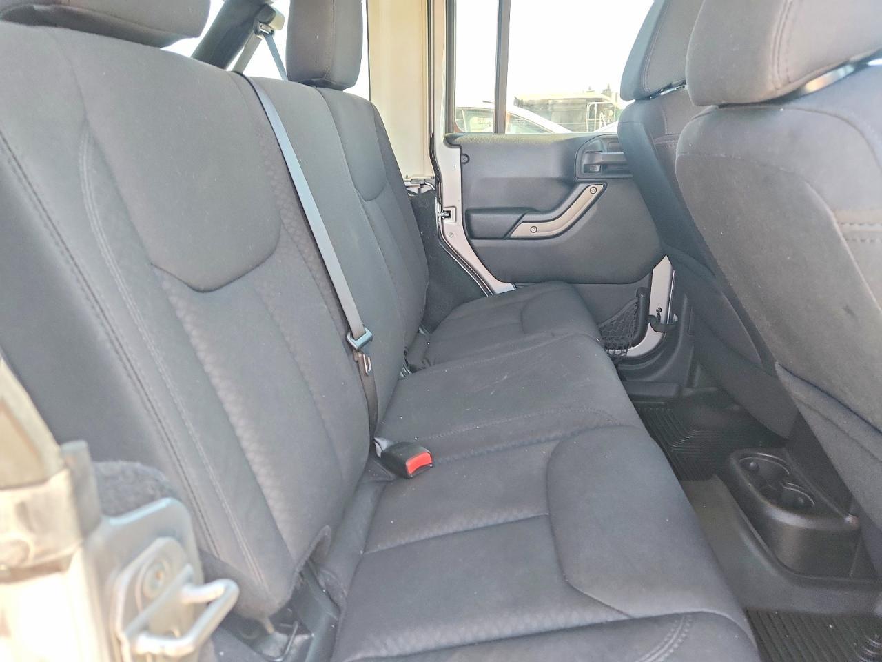 2014 Jeep Wrangler Unlimited Sport - zdjęcie 11