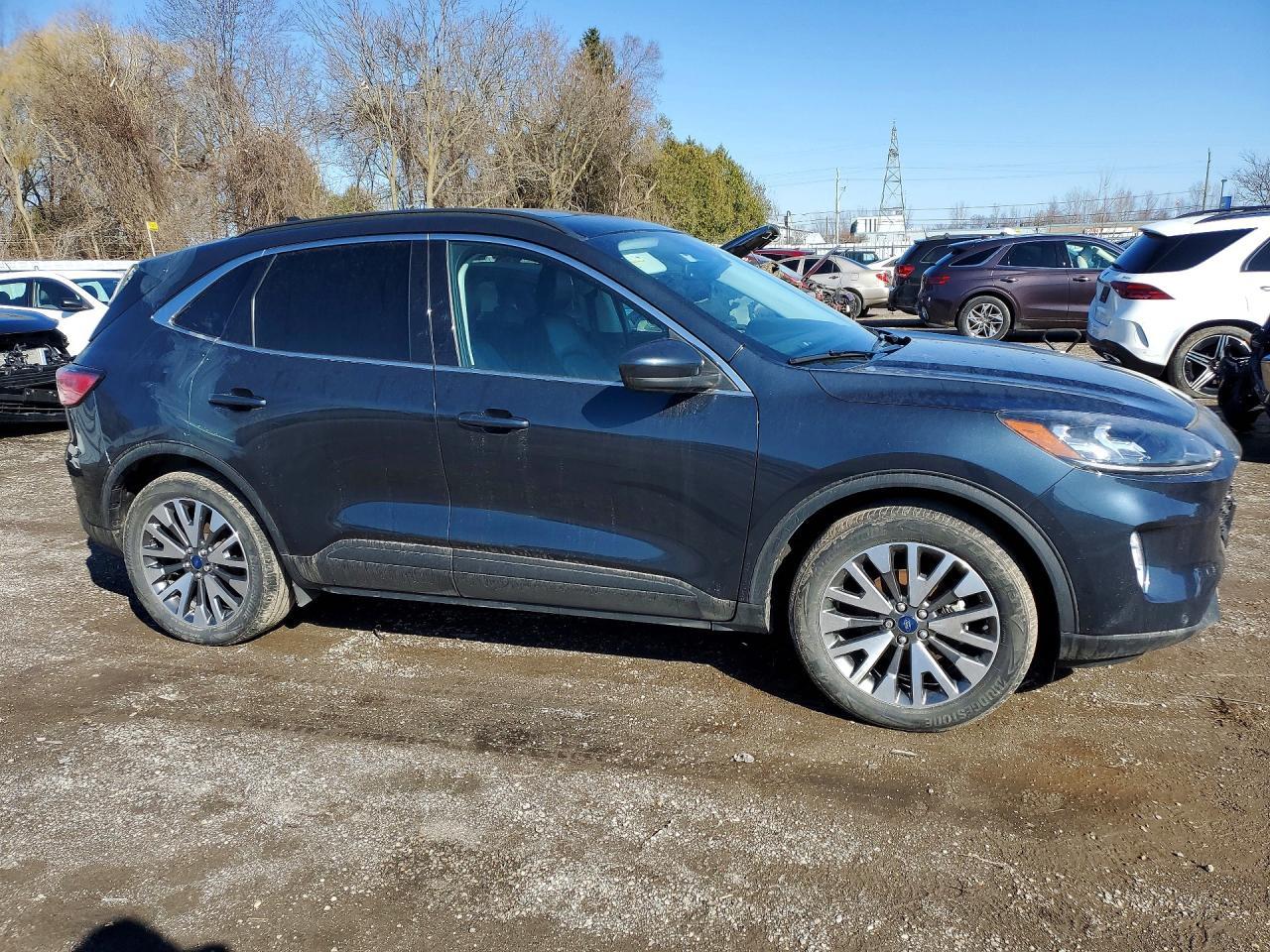 2022 Ford Escape Titanium - zdjęcie 4
