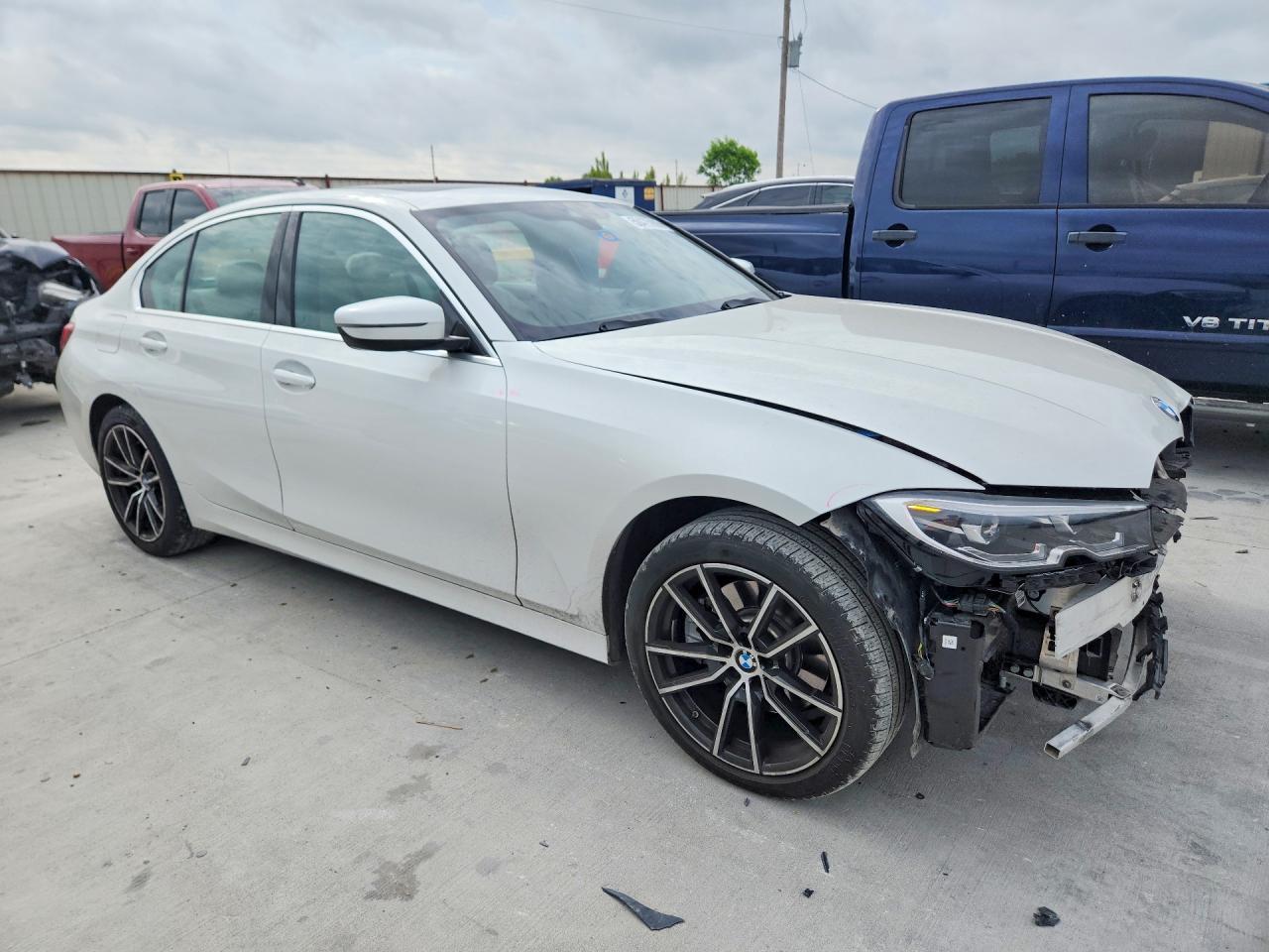 2022 BMW 330I - zdjęcie 4