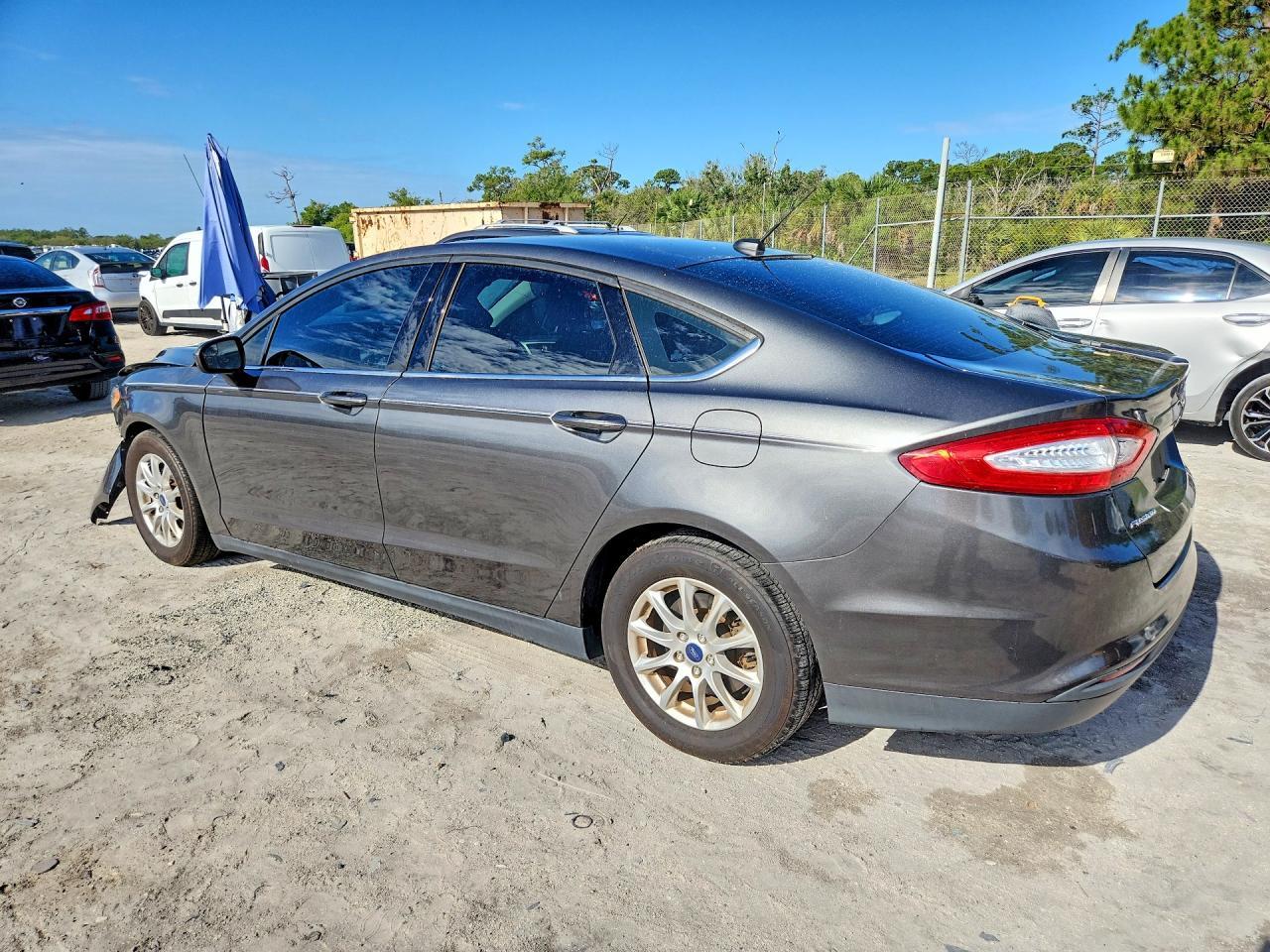 2016 Ford Fusion S - zdjęcie 2