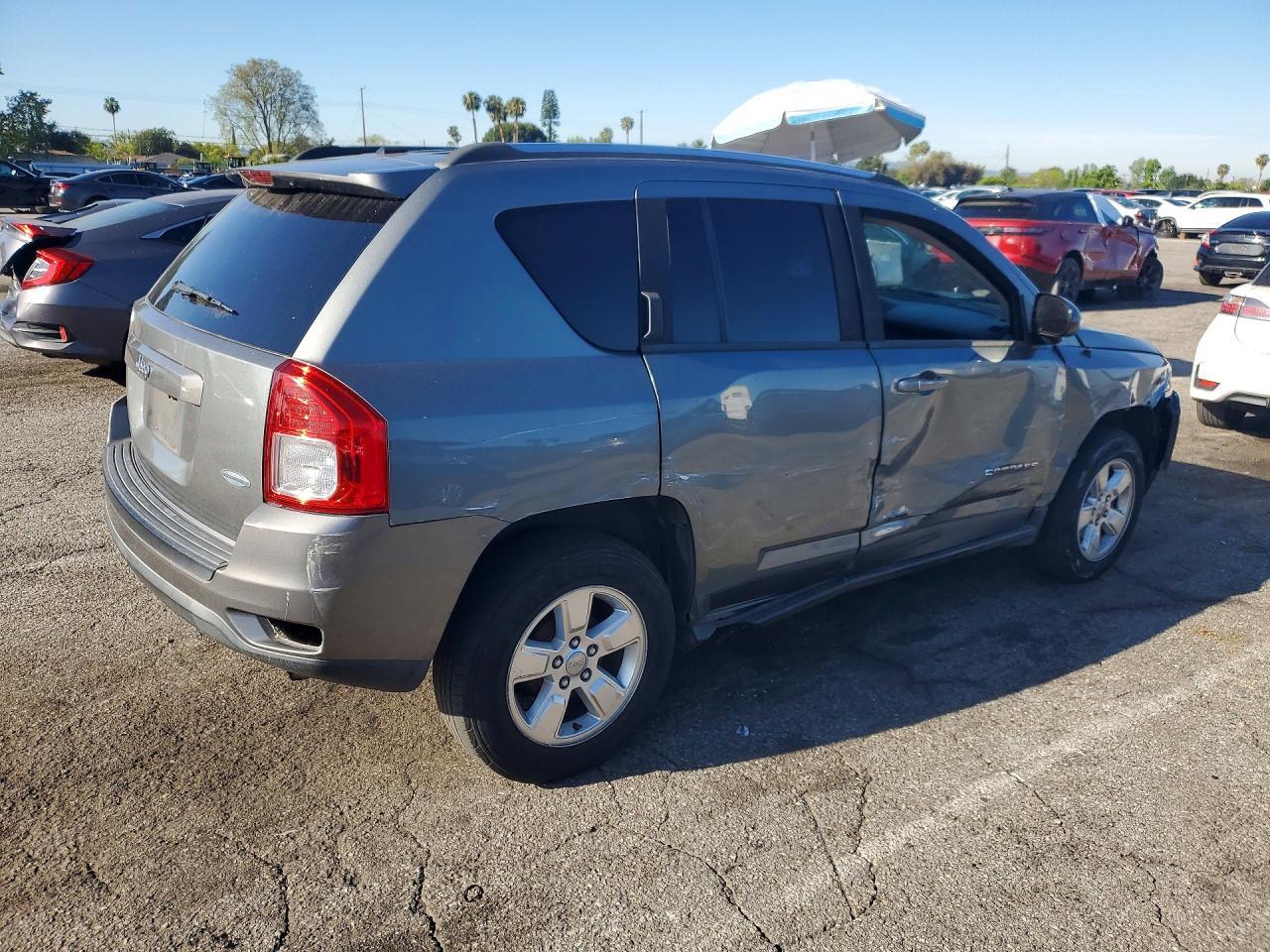 2013 Jeep Compass Latitude - zdjęcie 3
