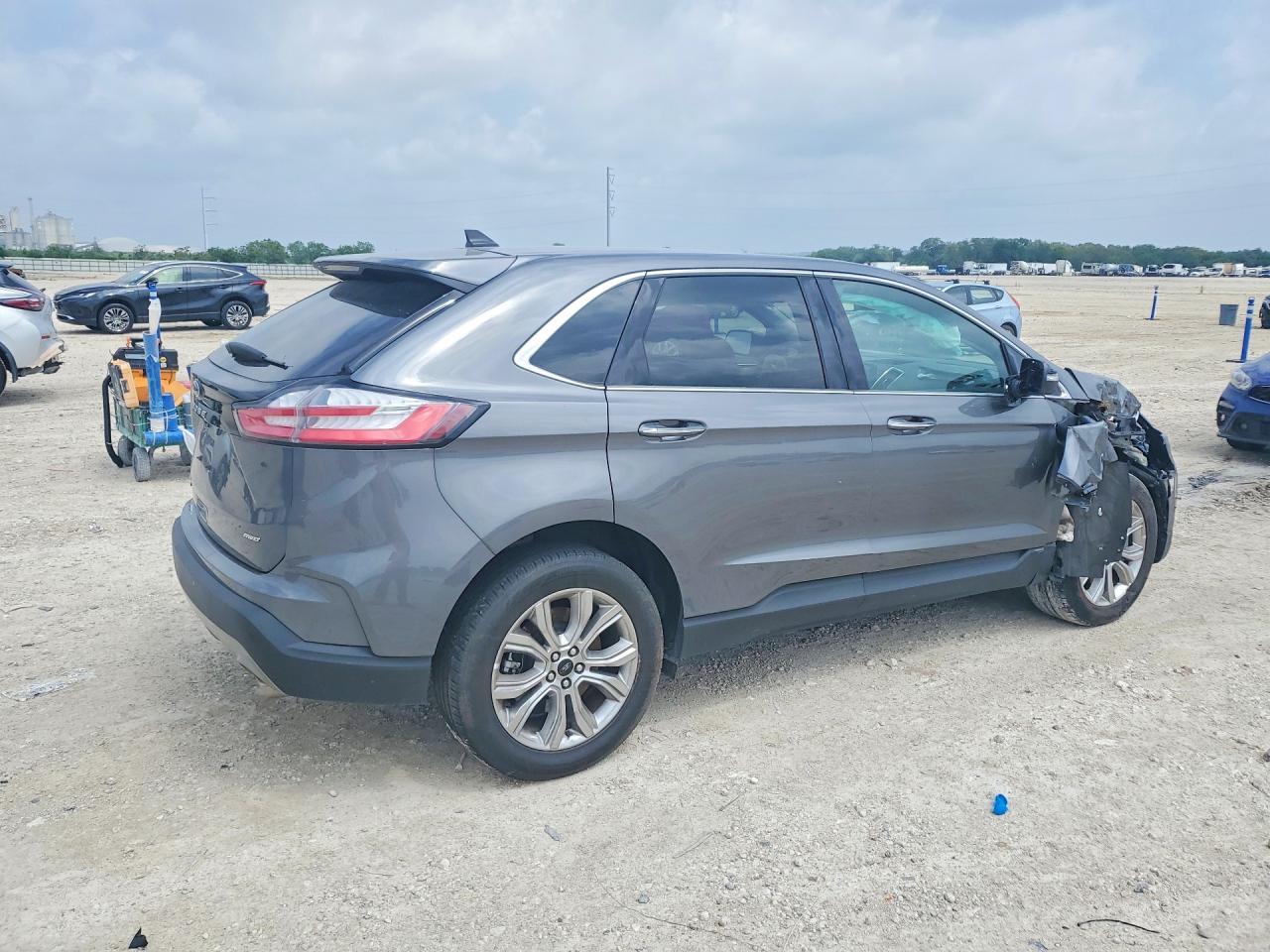2024 Ford Edge Titanium - zdjęcie 3