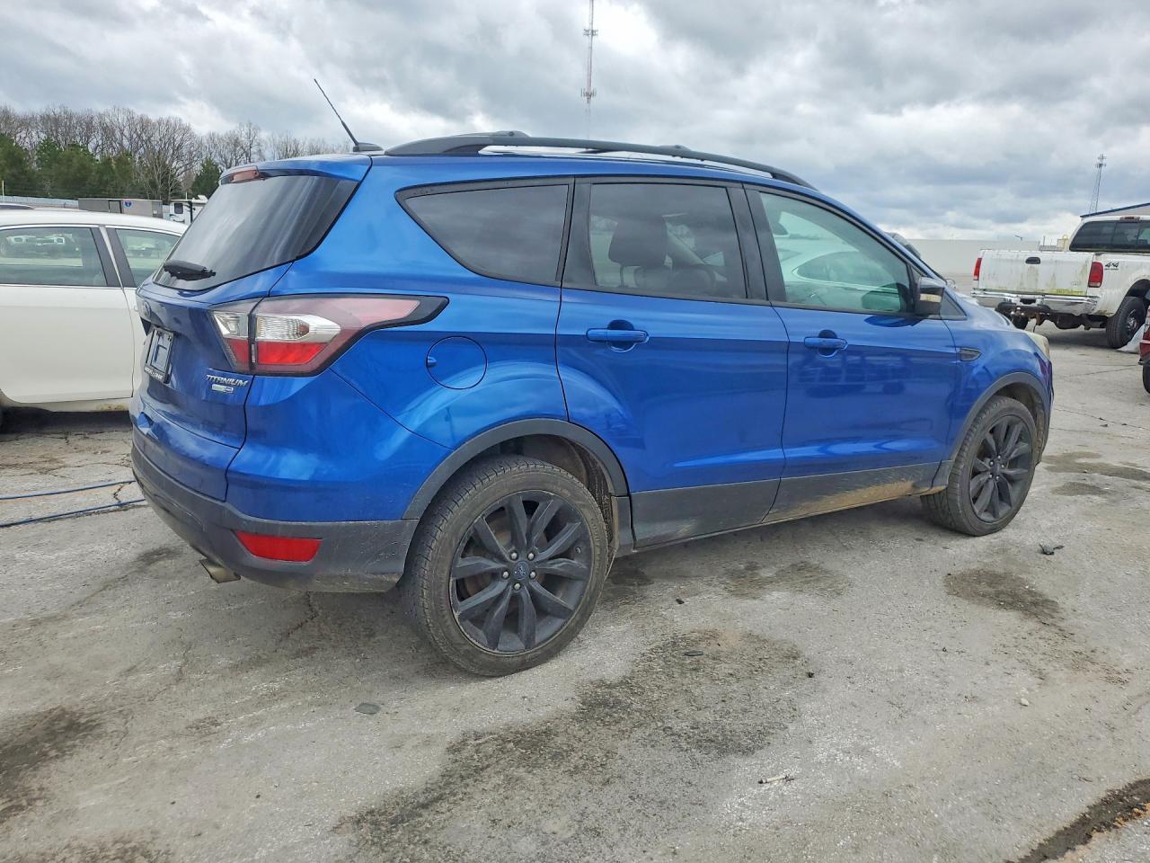 2017 Ford Escape Titanium - zdjęcie 3