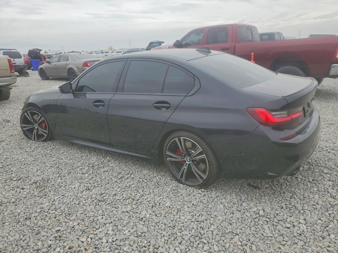 2022 BMW 330Xi - zdjęcie 2