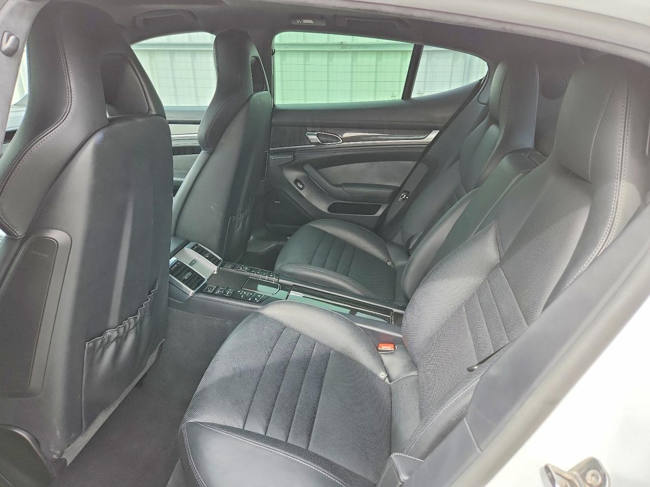 2015 Porsche Panamera Turbo - zdjęcie 10