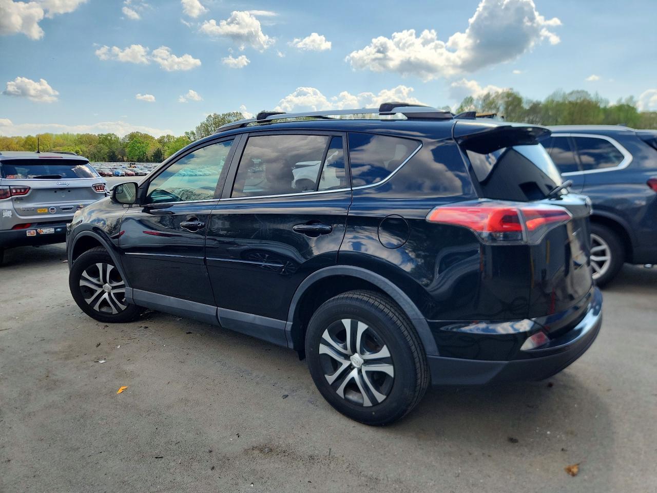 2018 Toyota Rav4 Le - zdjęcie 2