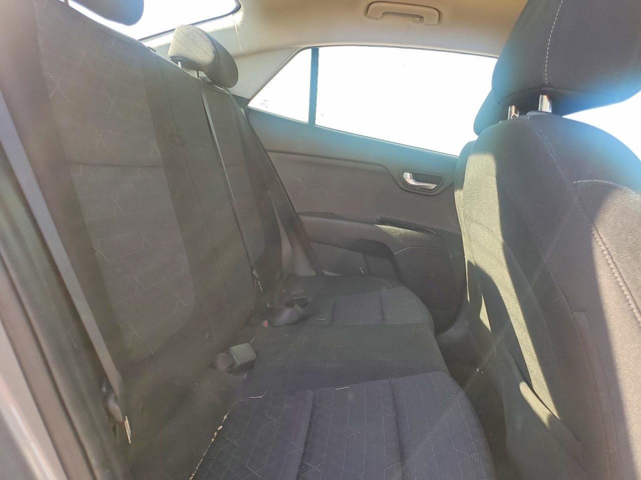 2021 Kia Rio S - zdjęcie 10