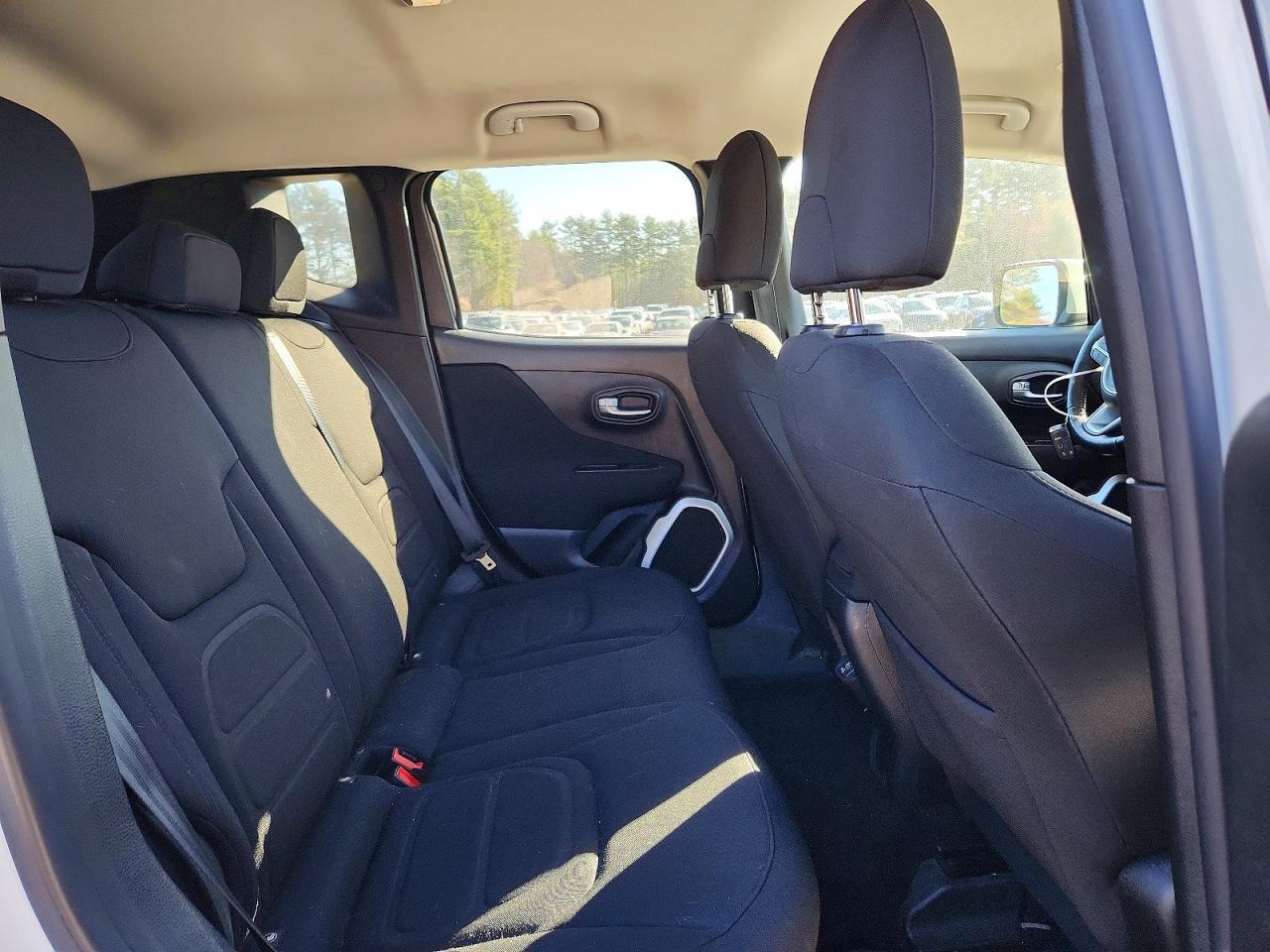 2018 Jeep Renegade Latitude - zdjęcie 11