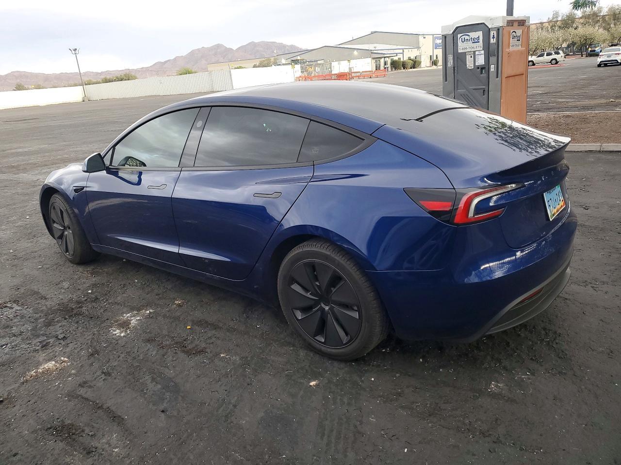 2025 Tesla Model 3 - zdjęcie 2