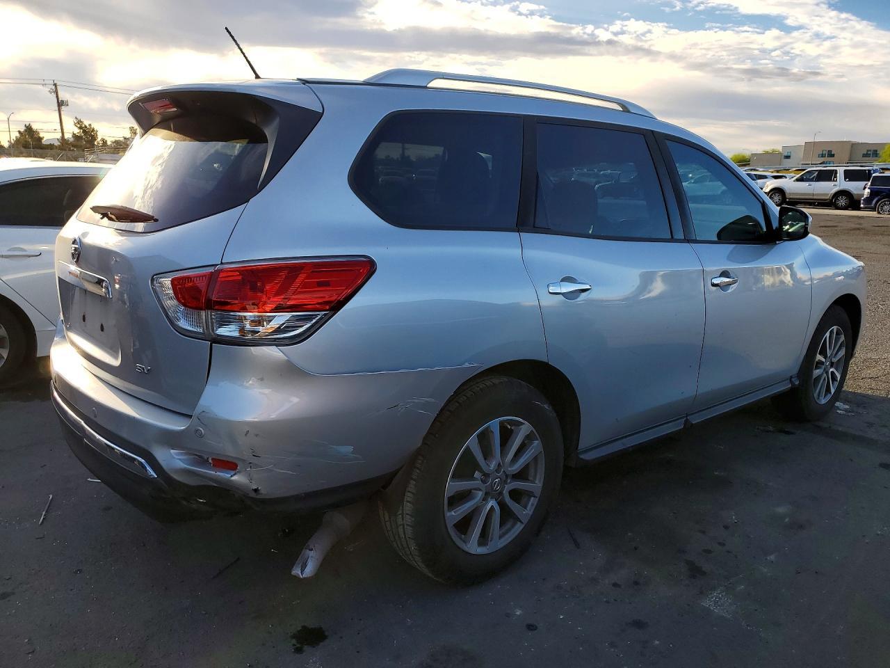 2016 Nissan Pathfinder Sv - zdjęcie 3