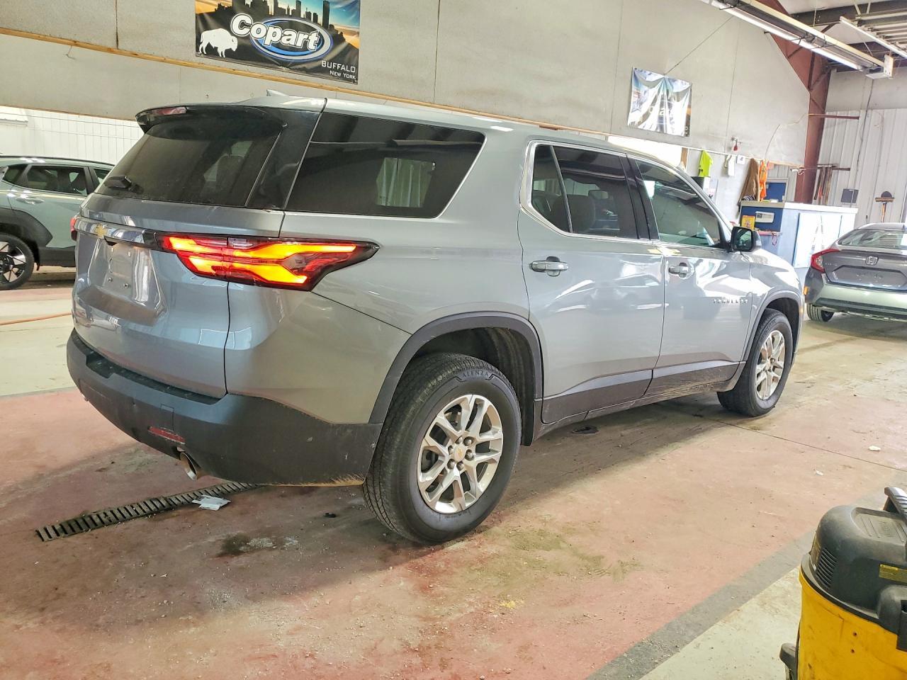 2023 Chevrolet Traverse Ls - zdjęcie 3