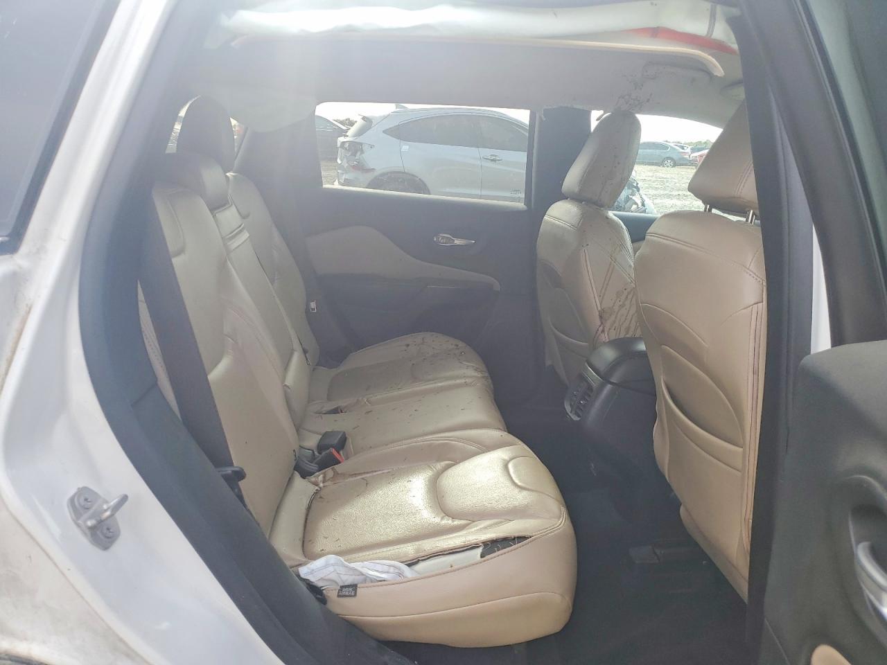 2015 Jeep Cherokee Latitude - zdjęcie 11