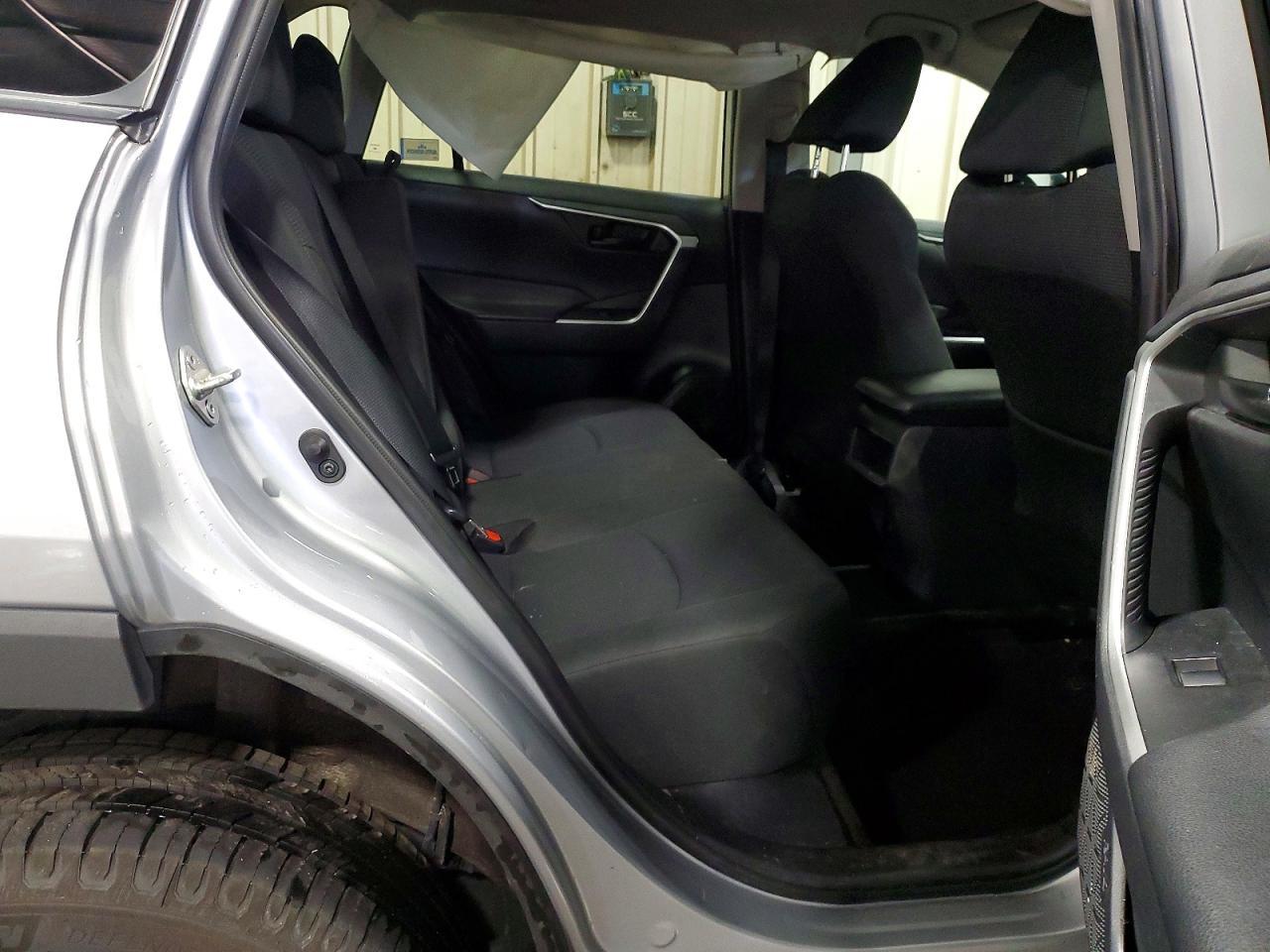 2020 Toyota Rav4 Le - zdjęcie 11