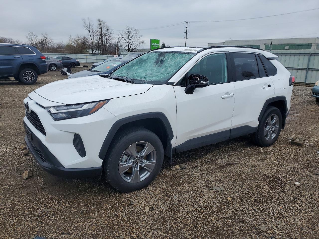 2025 Toyota Rav4 Xle - zdjęcie główne