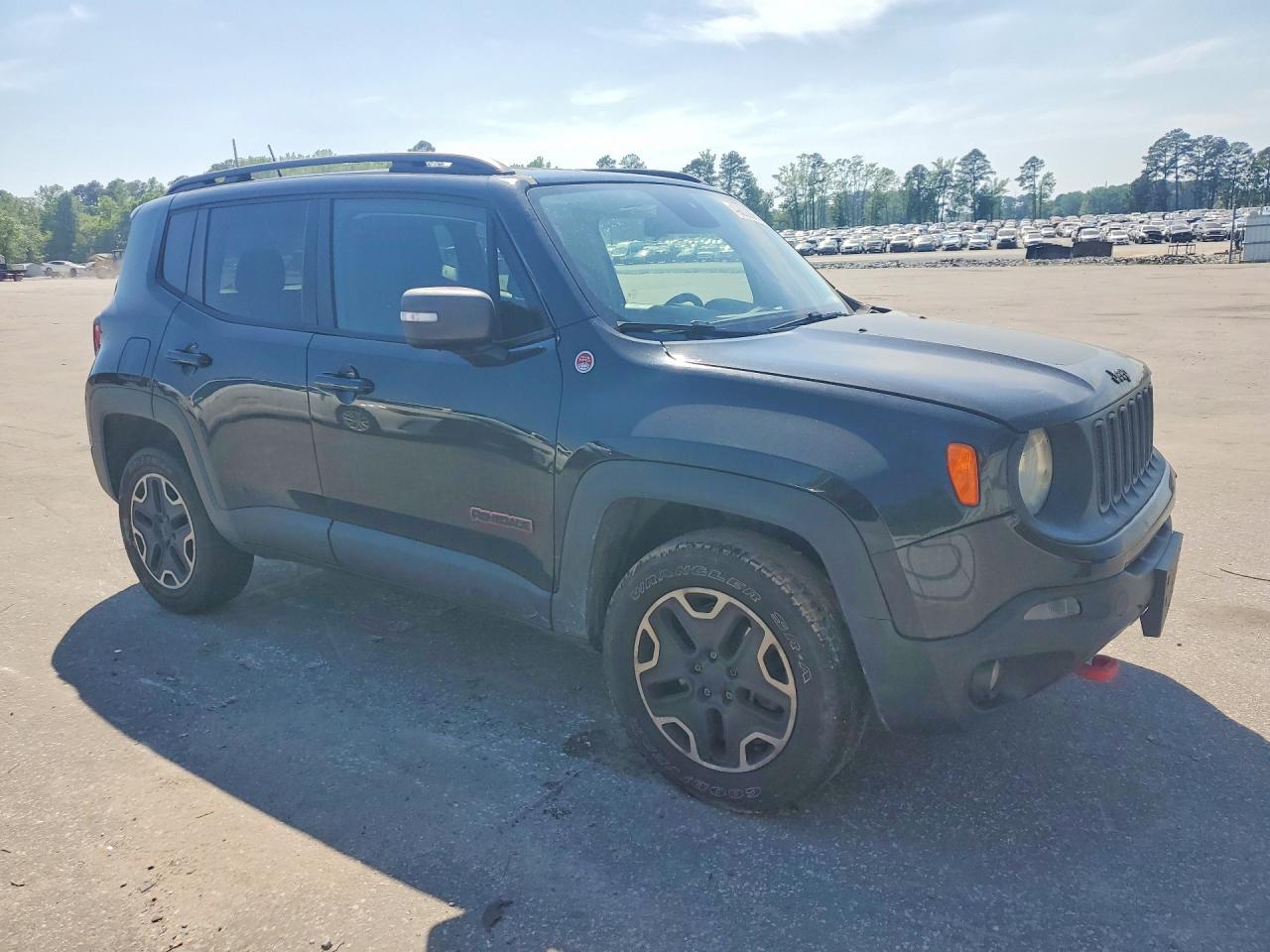 2015 Jeep Renegade Trailhawk - zdjęcie 13