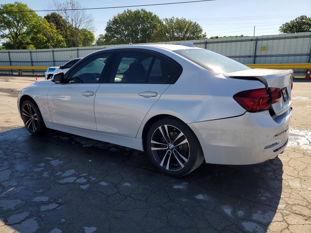 2018 BMW 330 I - zdjęcie 2