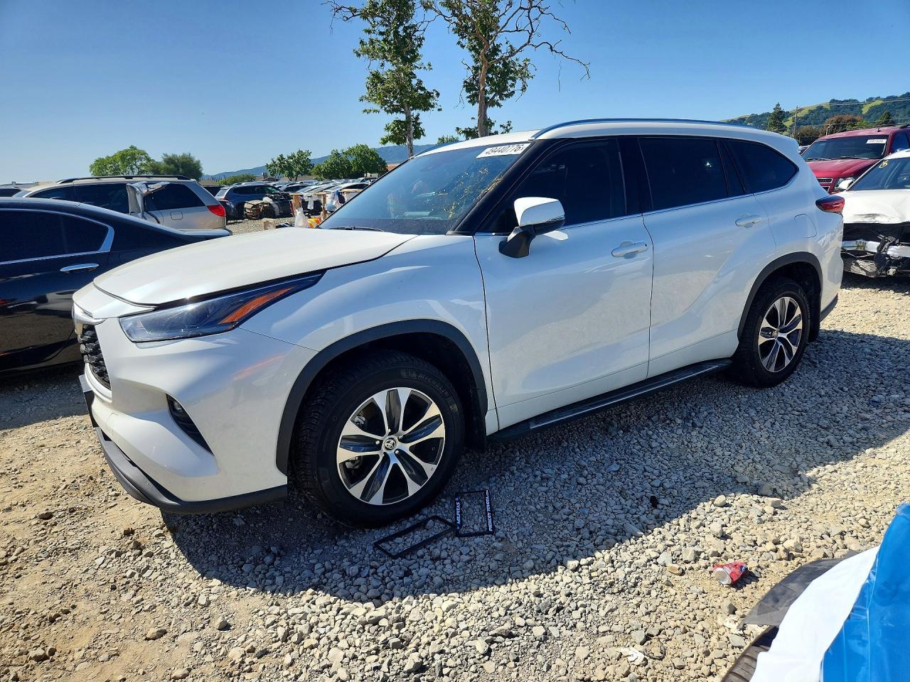 2021 Toyota Highlander Xle - zdjęcie główne