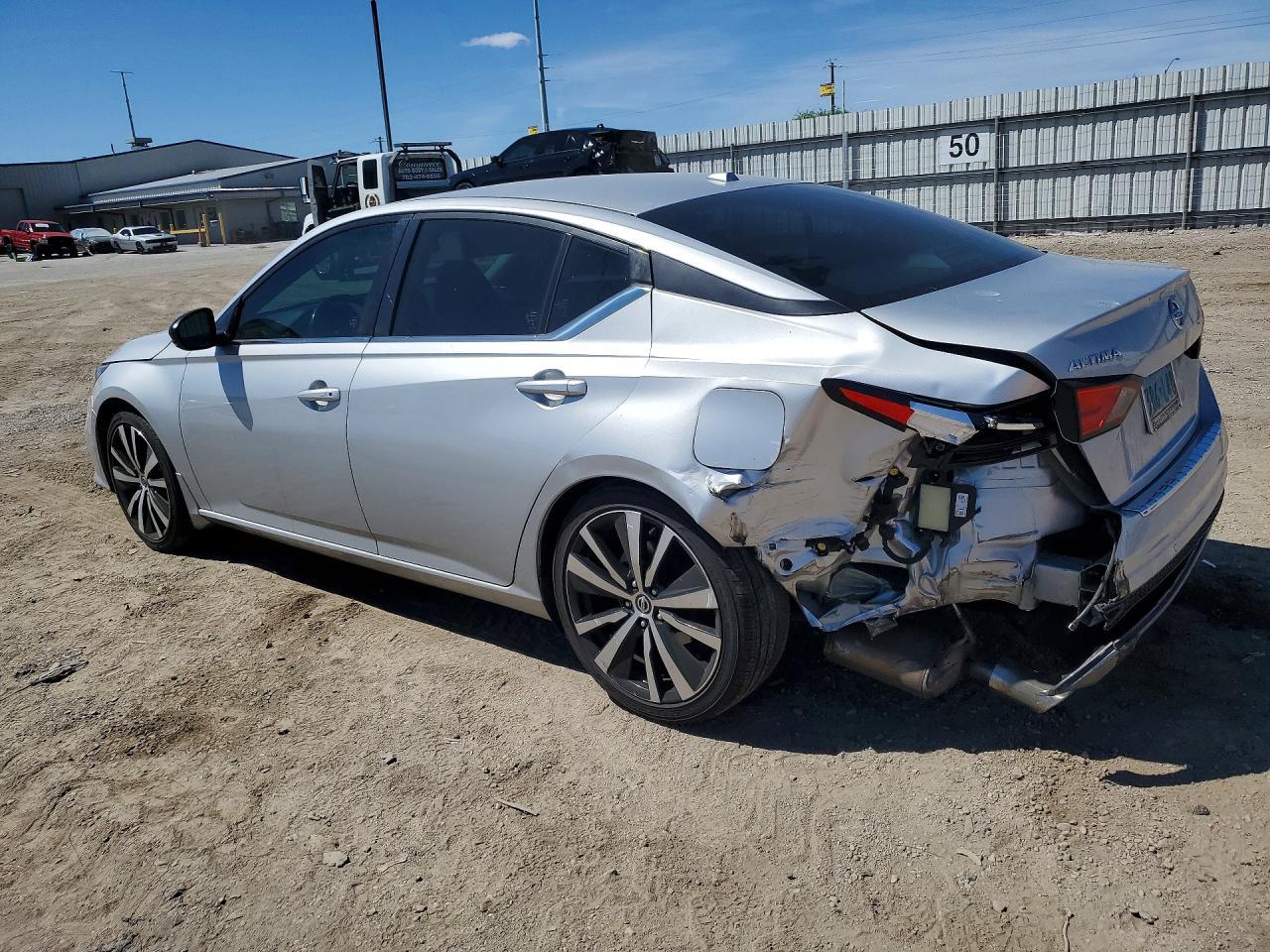 2020 Nissan Altima Sr - zdjęcie 2