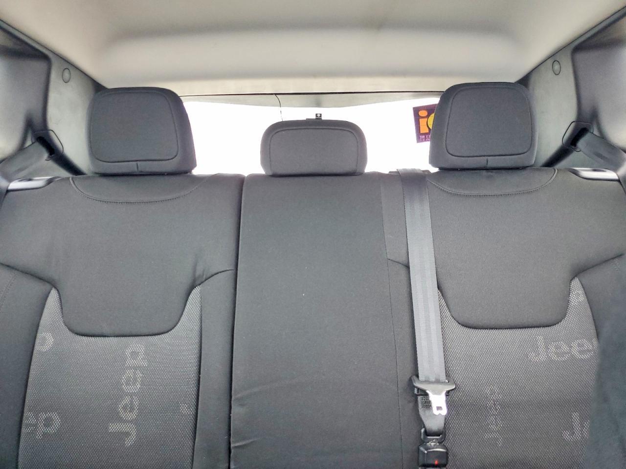 2016 Jeep Renegade Latitude - zdjęcie 10