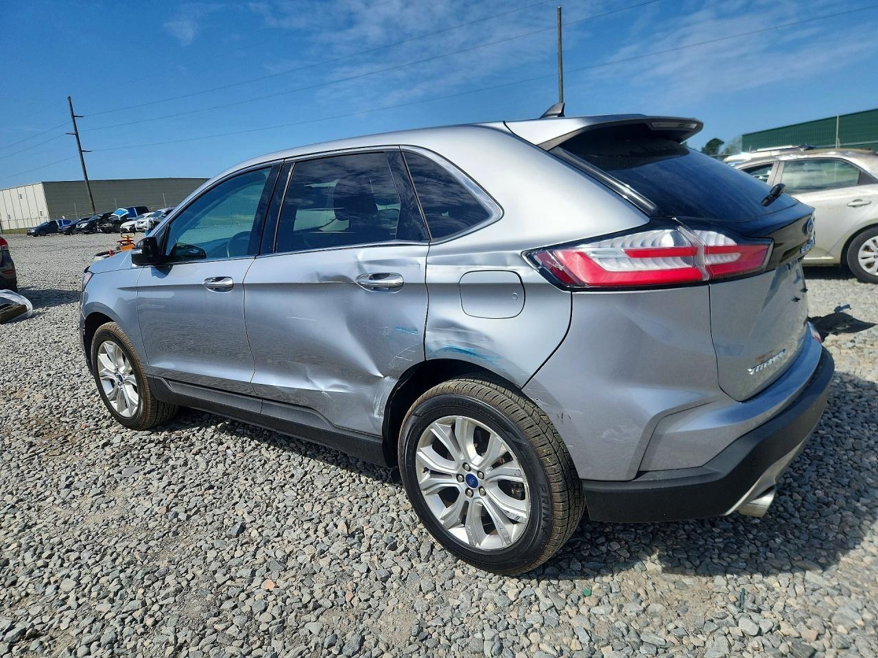 2022 Ford Edge Titanium - zdjęcie 2
