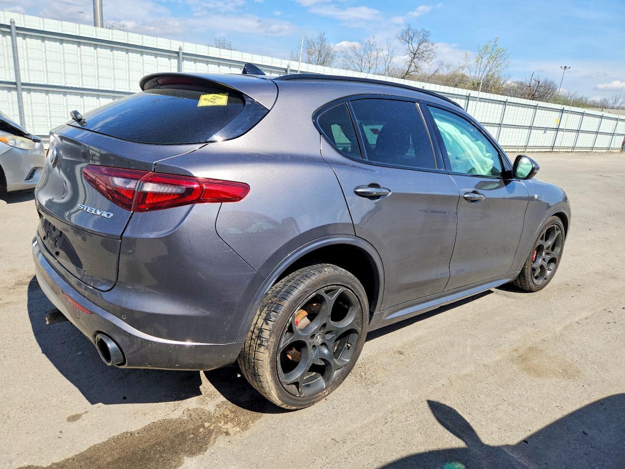 2023 Alfa Romeo Stelvio Ti - zdjęcie 3