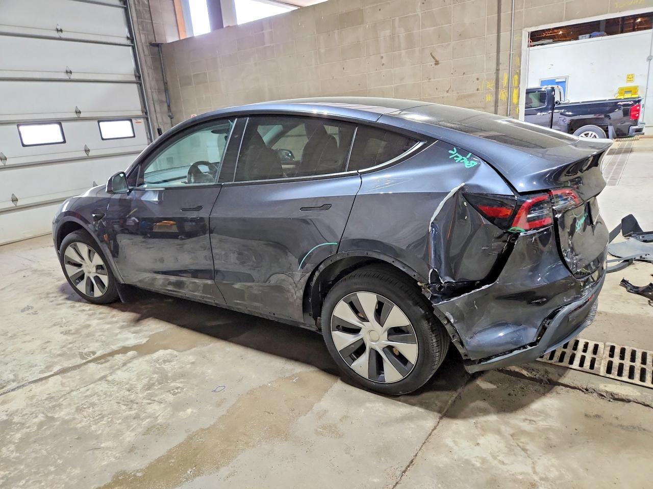 2024 Tesla Model Y - zdjęcie 2