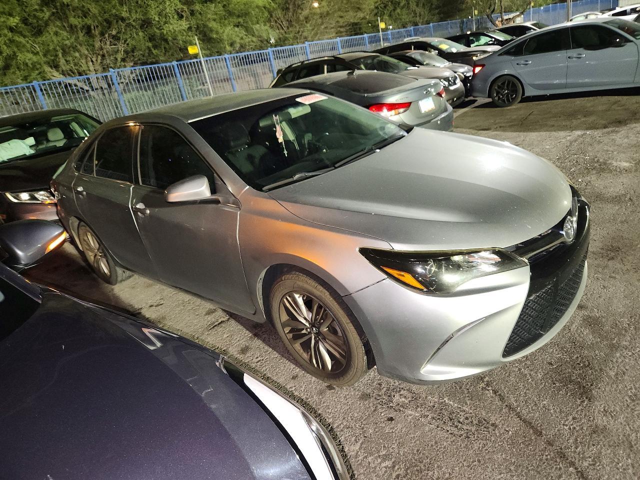 2016 Toyota Camry Se - zdjęcie 4