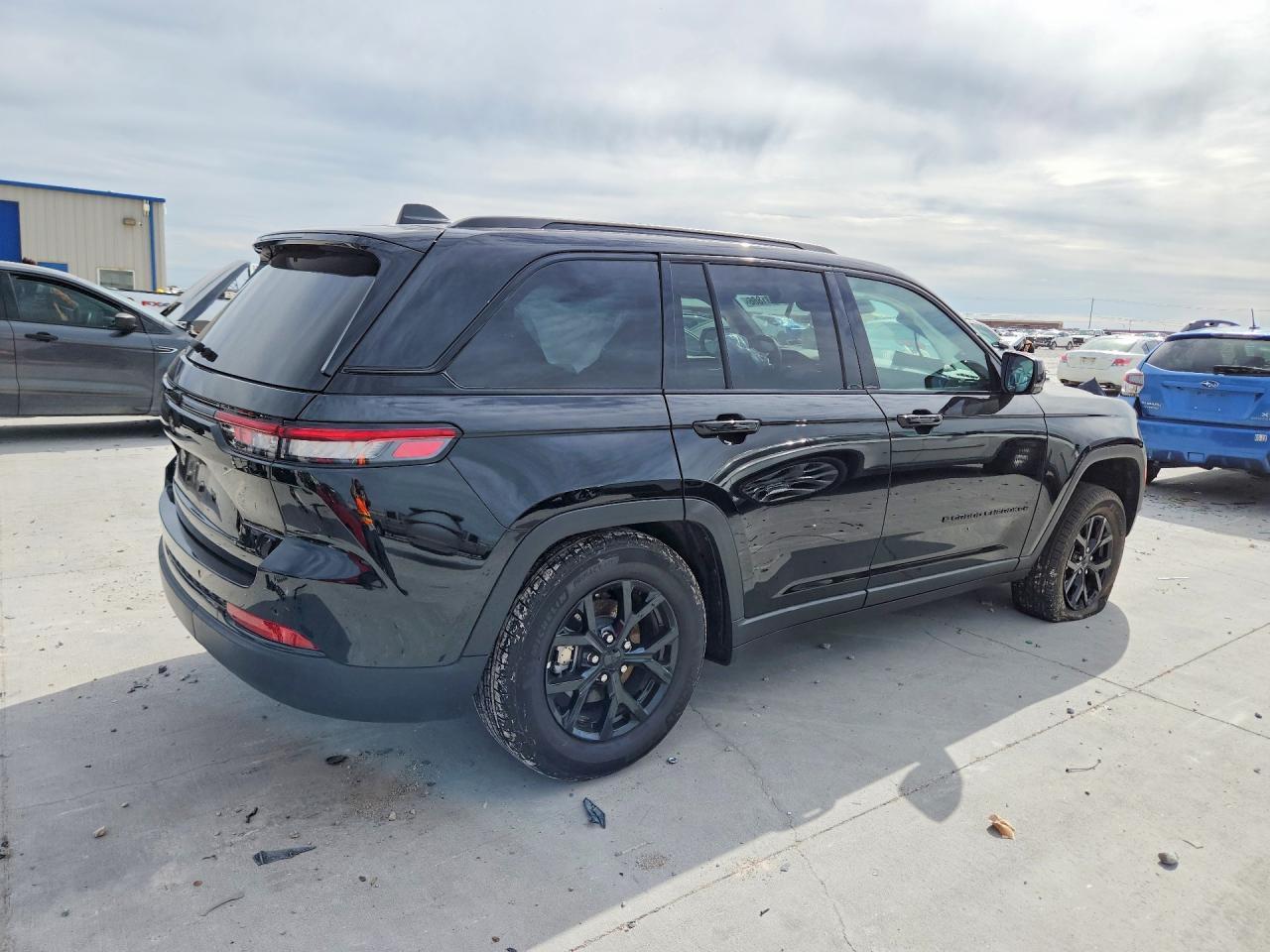 2025 Jeep Grand Cherokee Laredo - zdjęcie 3