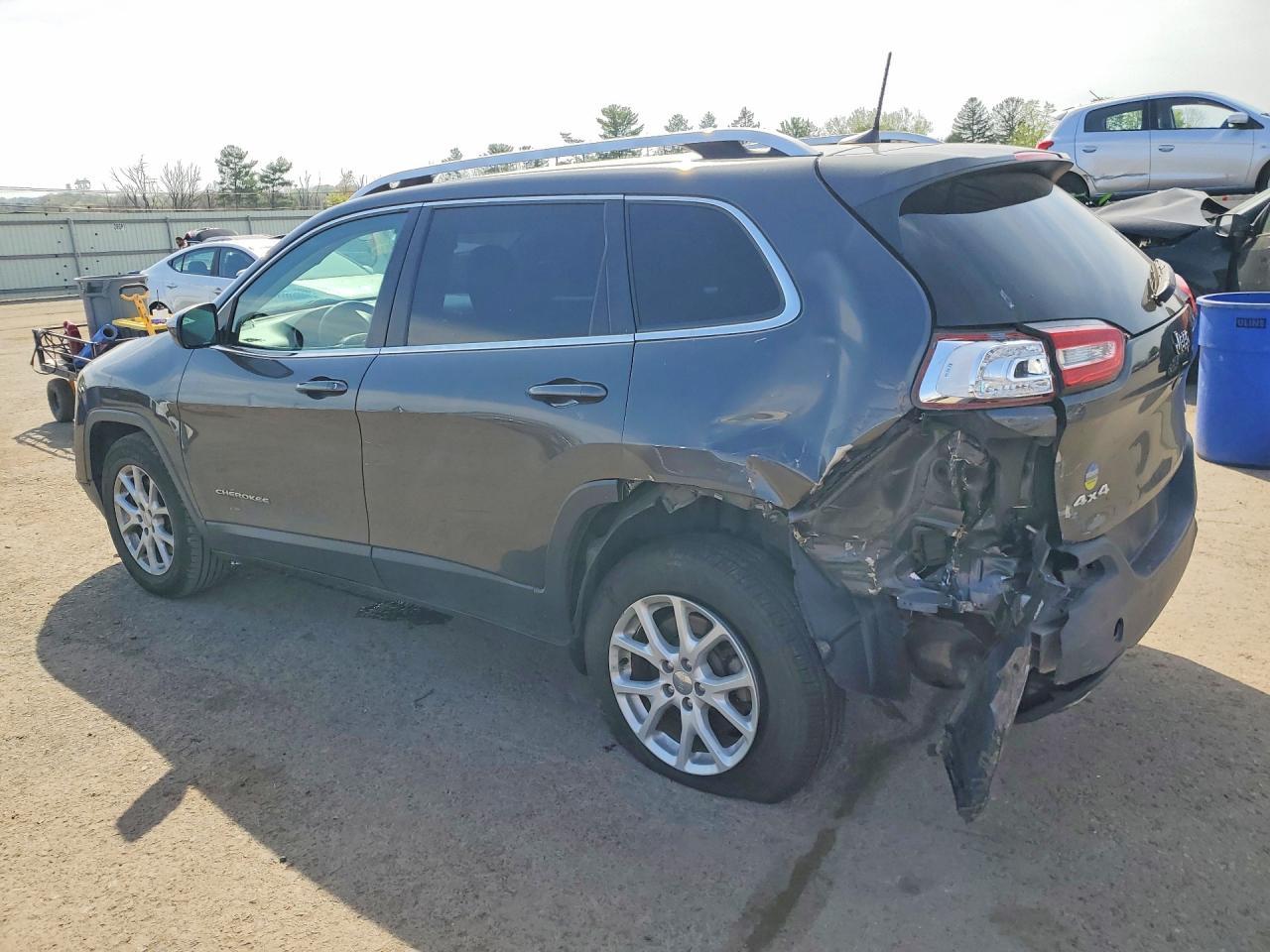 2016 Jeep Cherokee Latitude - zdjęcie 2