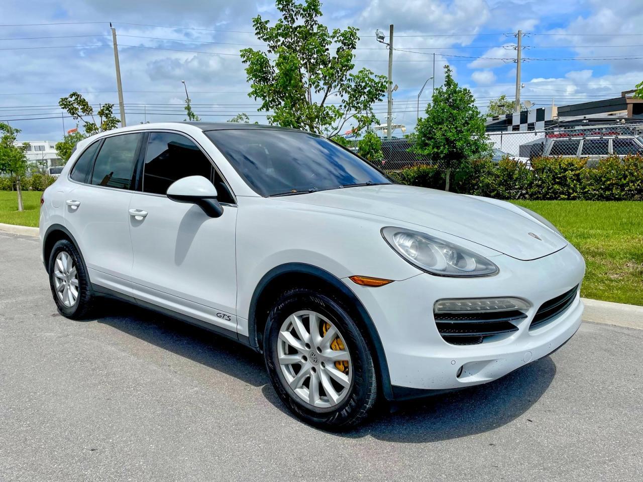 2014 Porsche Cayenne - zdjęcie główne