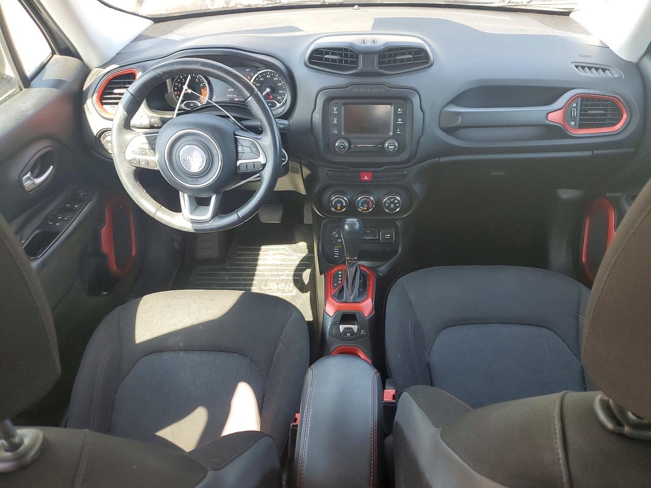 2015 Jeep Renegade Trailhawk - zdjęcie 29