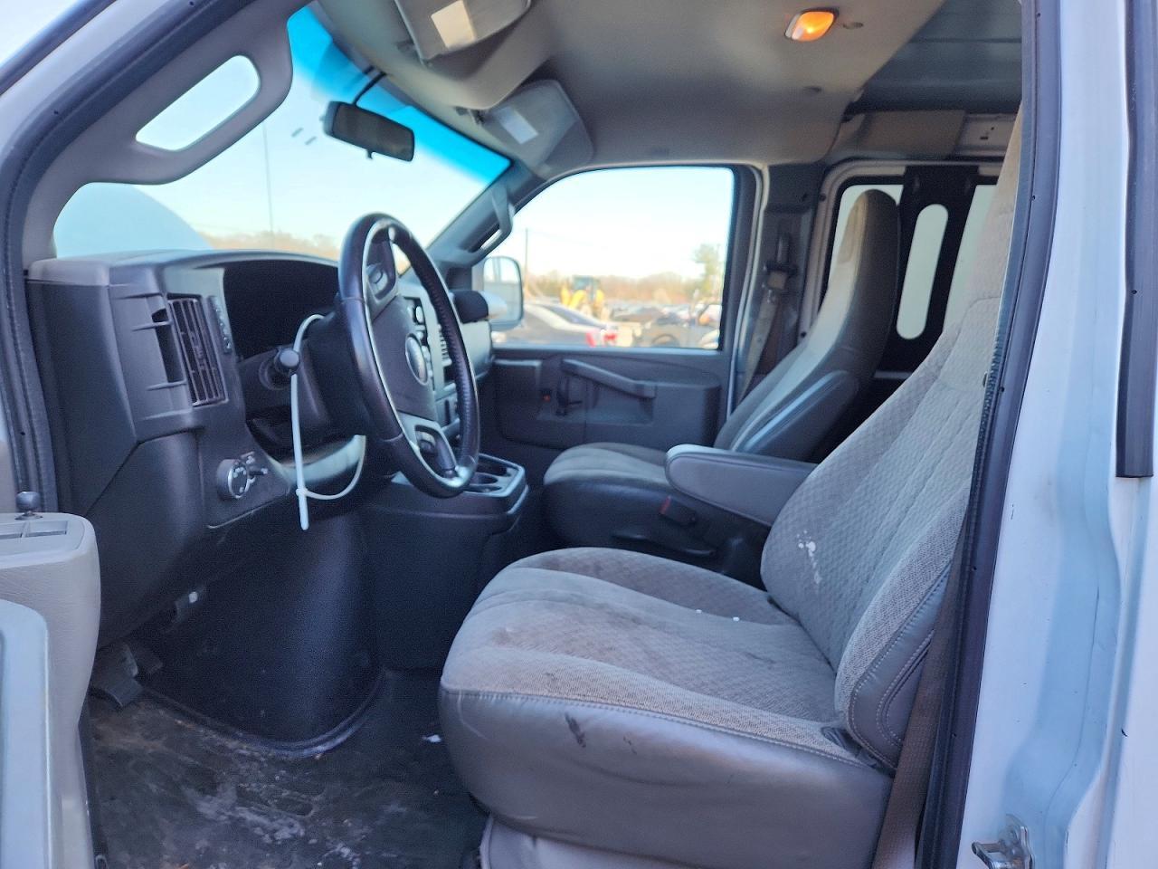 2020 GMC Savana G3500 - zdjęcie 7