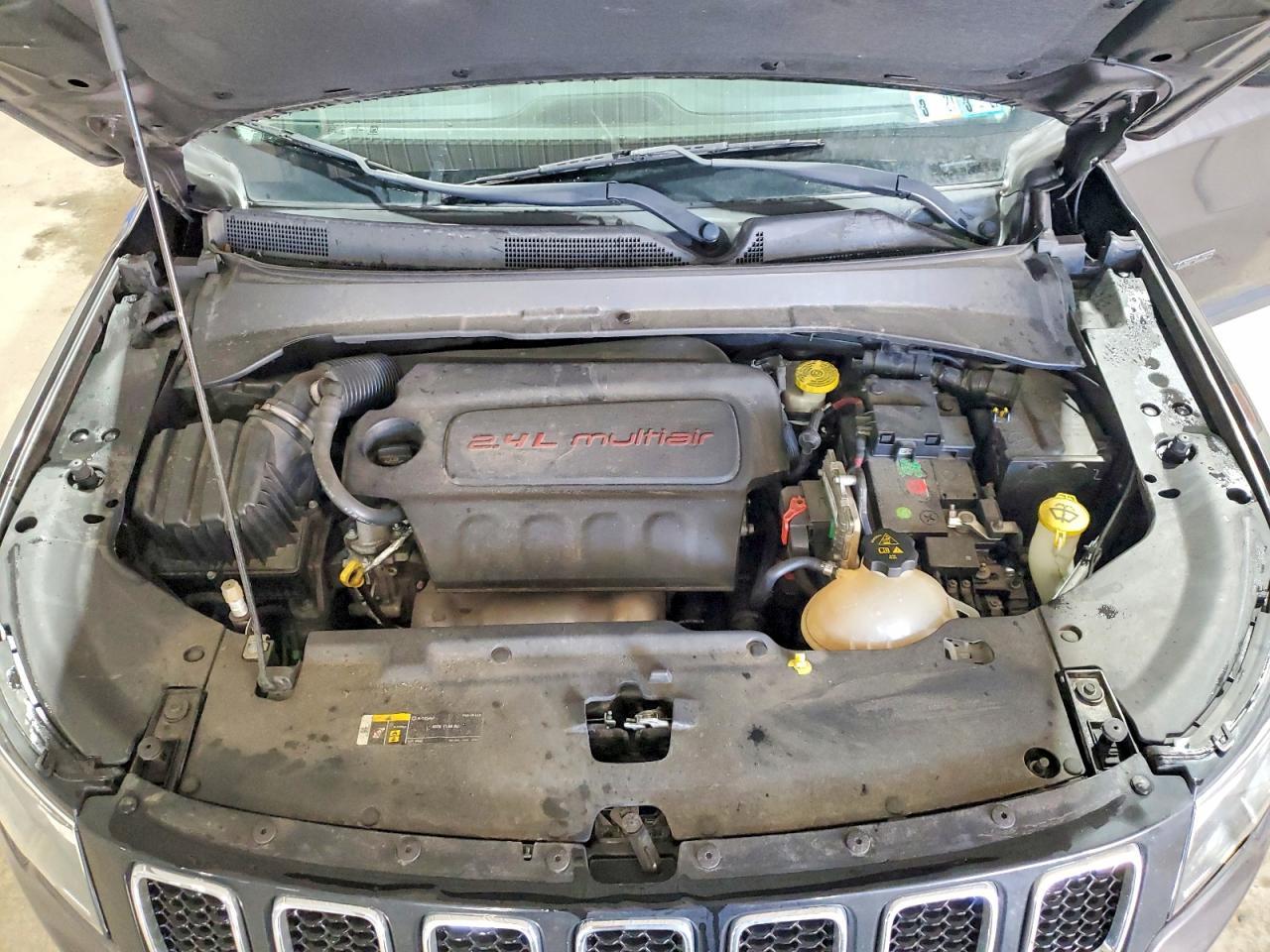 2018 Jeep Compass Latitude - zdjęcie 12