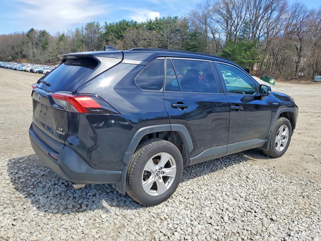 2019 Toyota Rav4 Le - zdjęcie 3